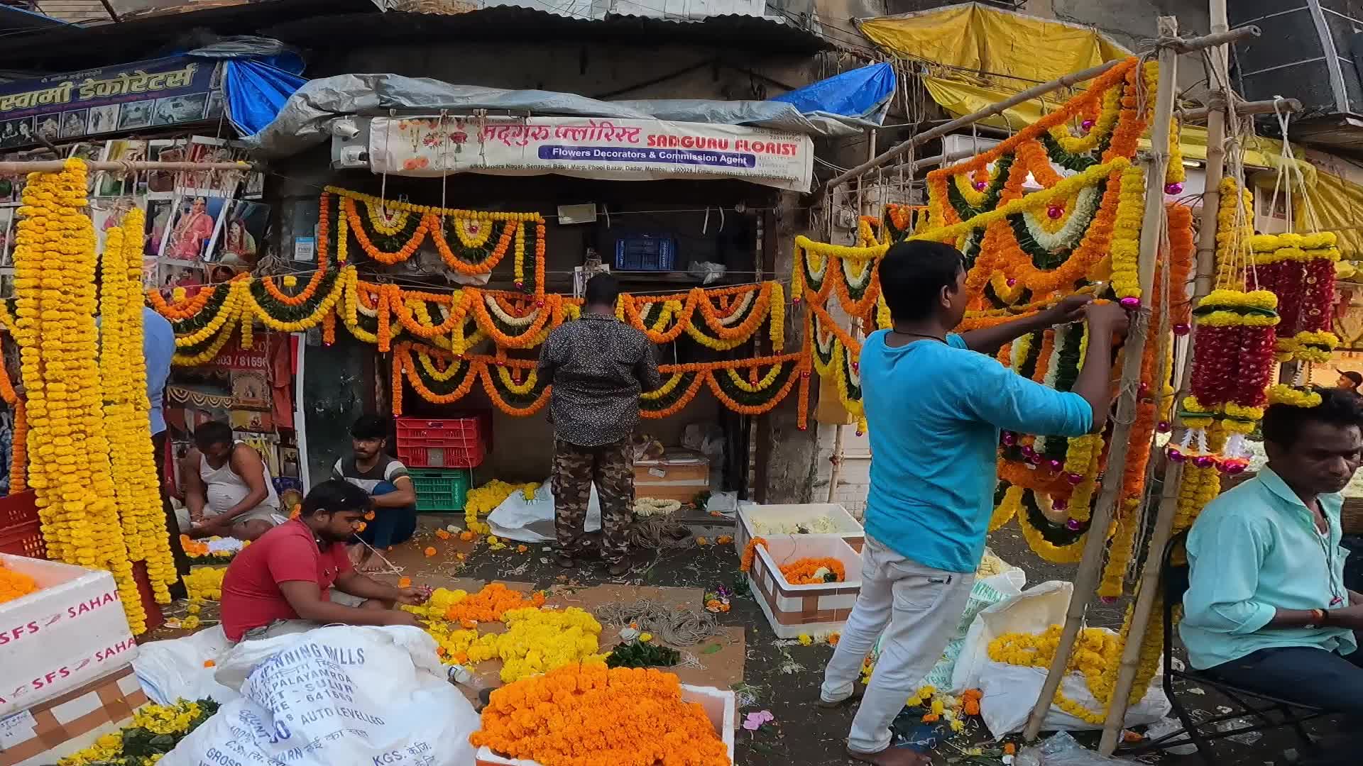 People Throng Market On Dhanteras In Mumbai