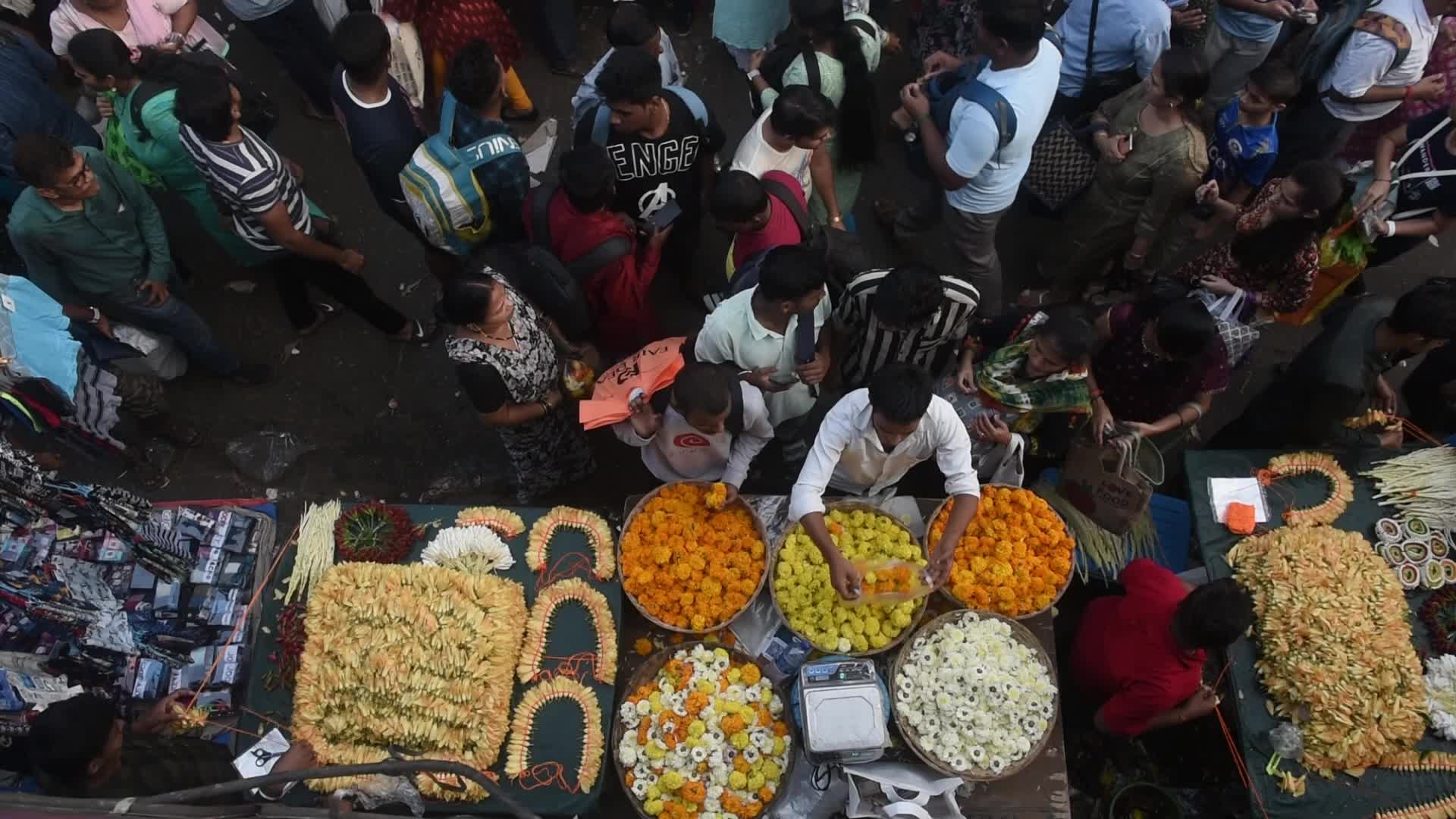 People Throng Market On Dhanteras In Mumbai