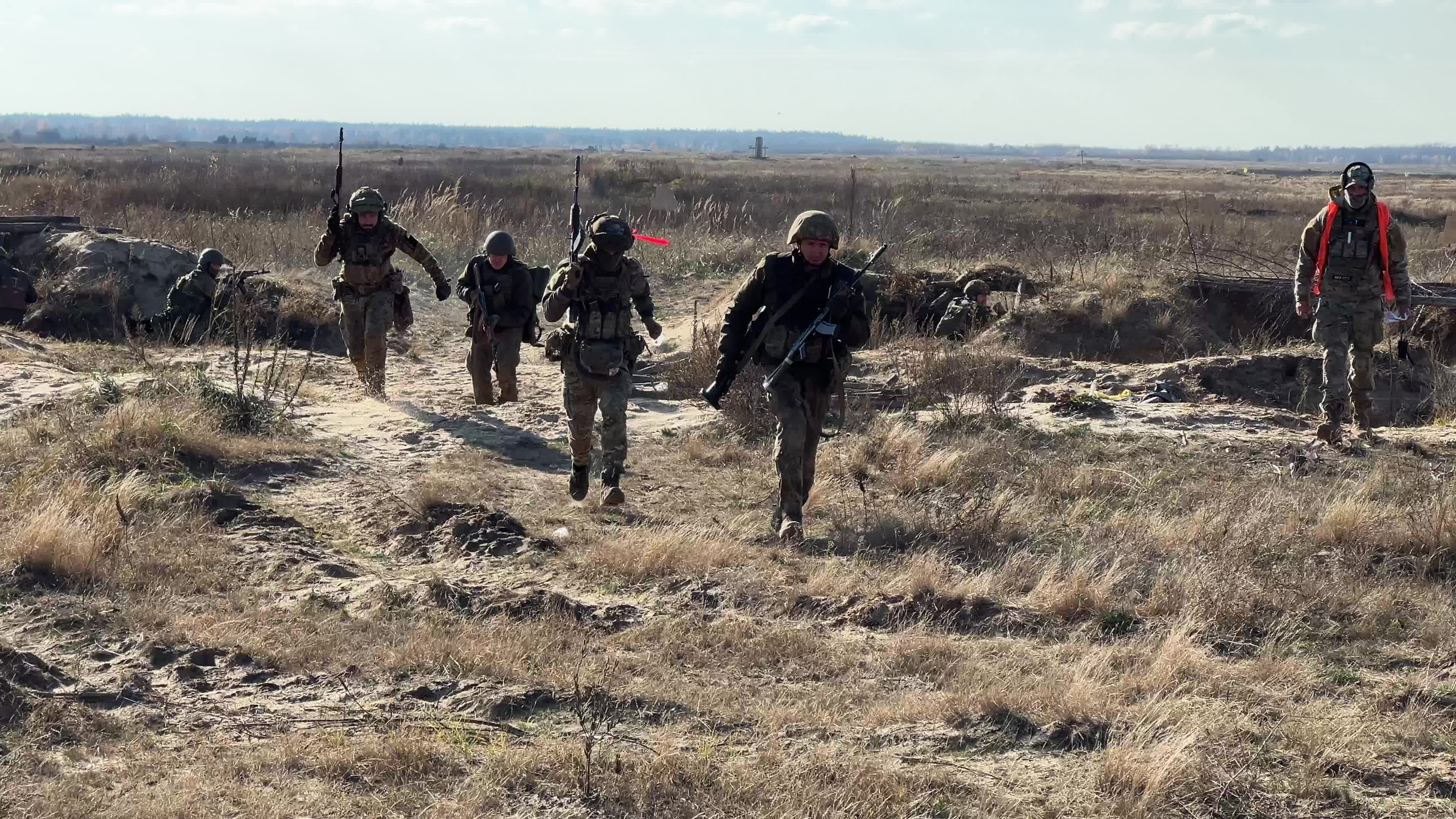Servicemen of the First Presidential National Guard Brigade of Ukraine BUREVIY (Storm) during a practical exercise 