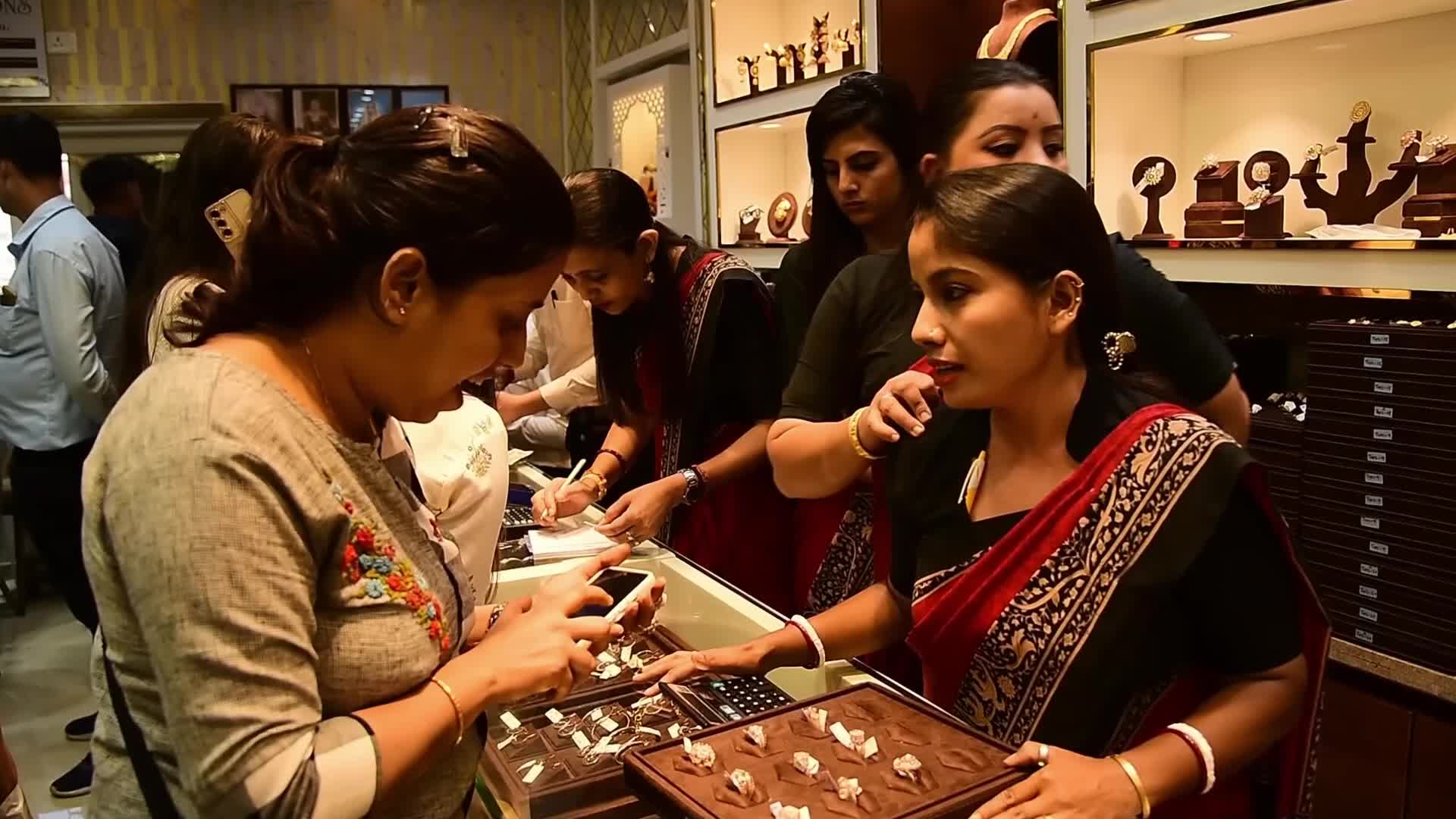 People Throng Markets On Dhanteras Festival in India 