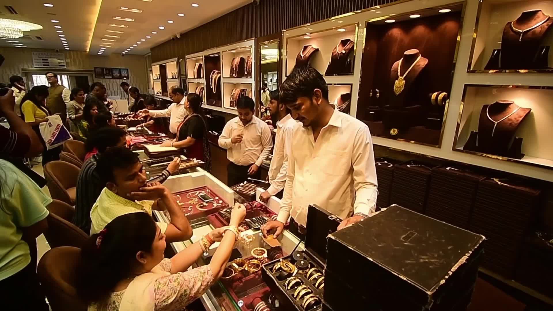 People Throng Markets On Dhanteras Festival in India 