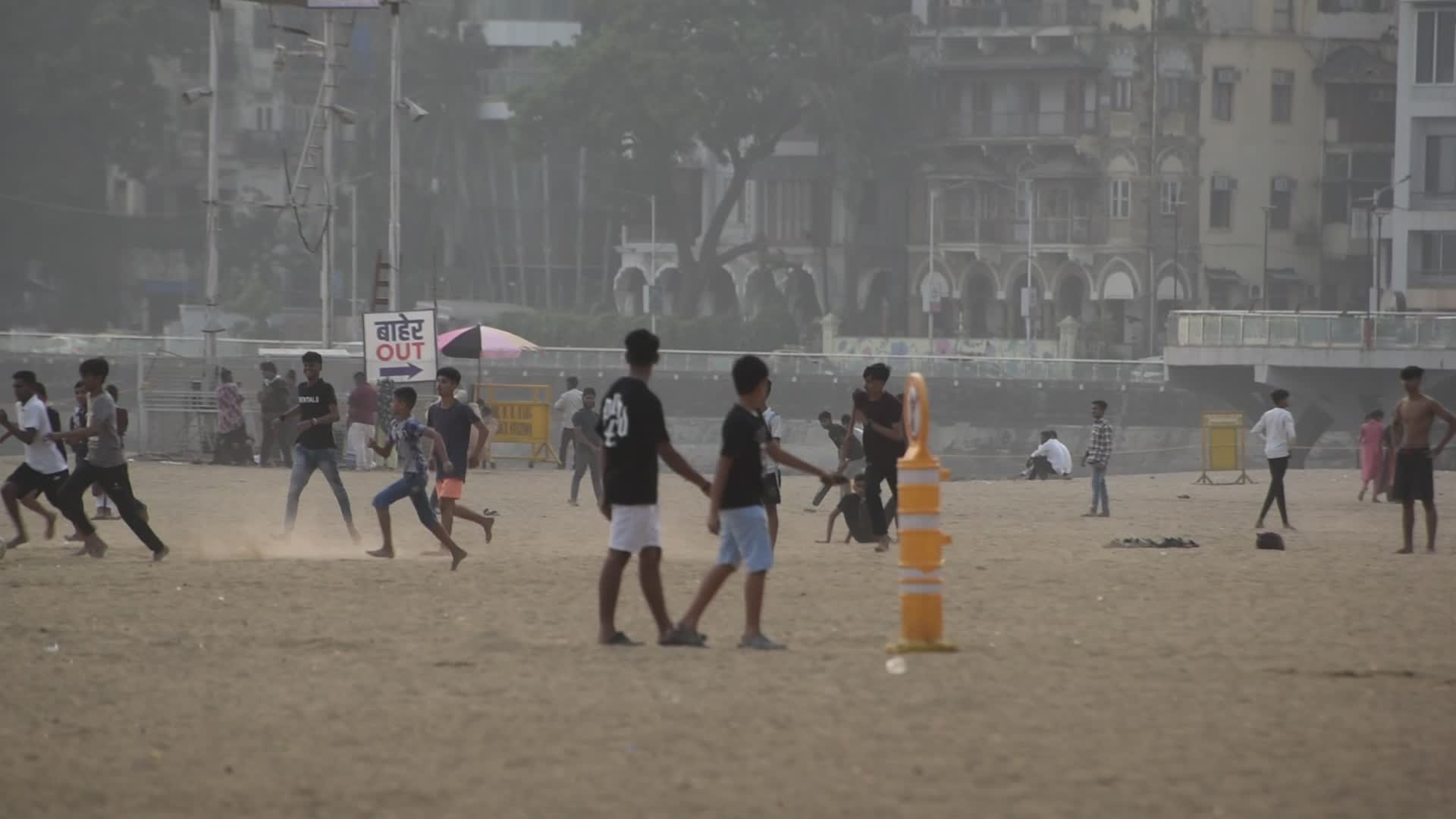 Daily Life In Mumbai 