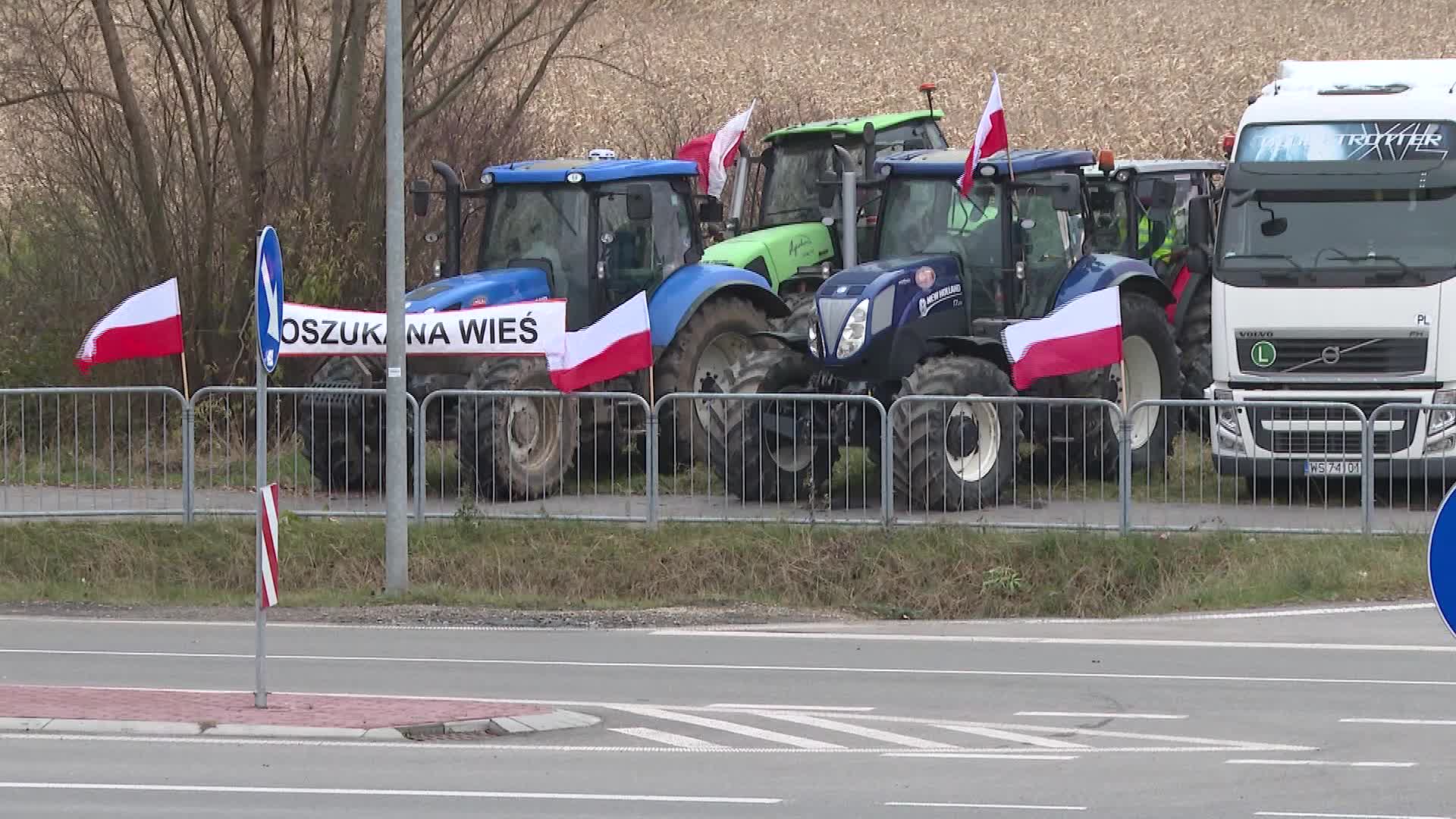 Polish farmers join truckers in protest at Ukraine border against unfair transport competition