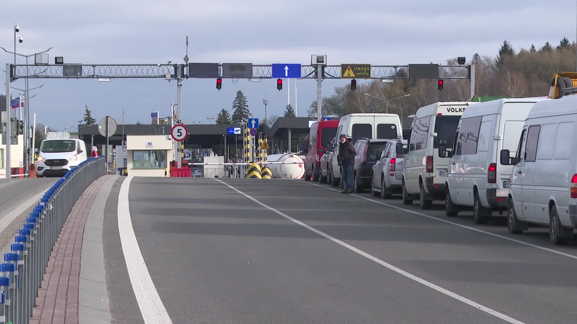 Polish farmers join truckers in protest at Ukraine border against unfair transport competition