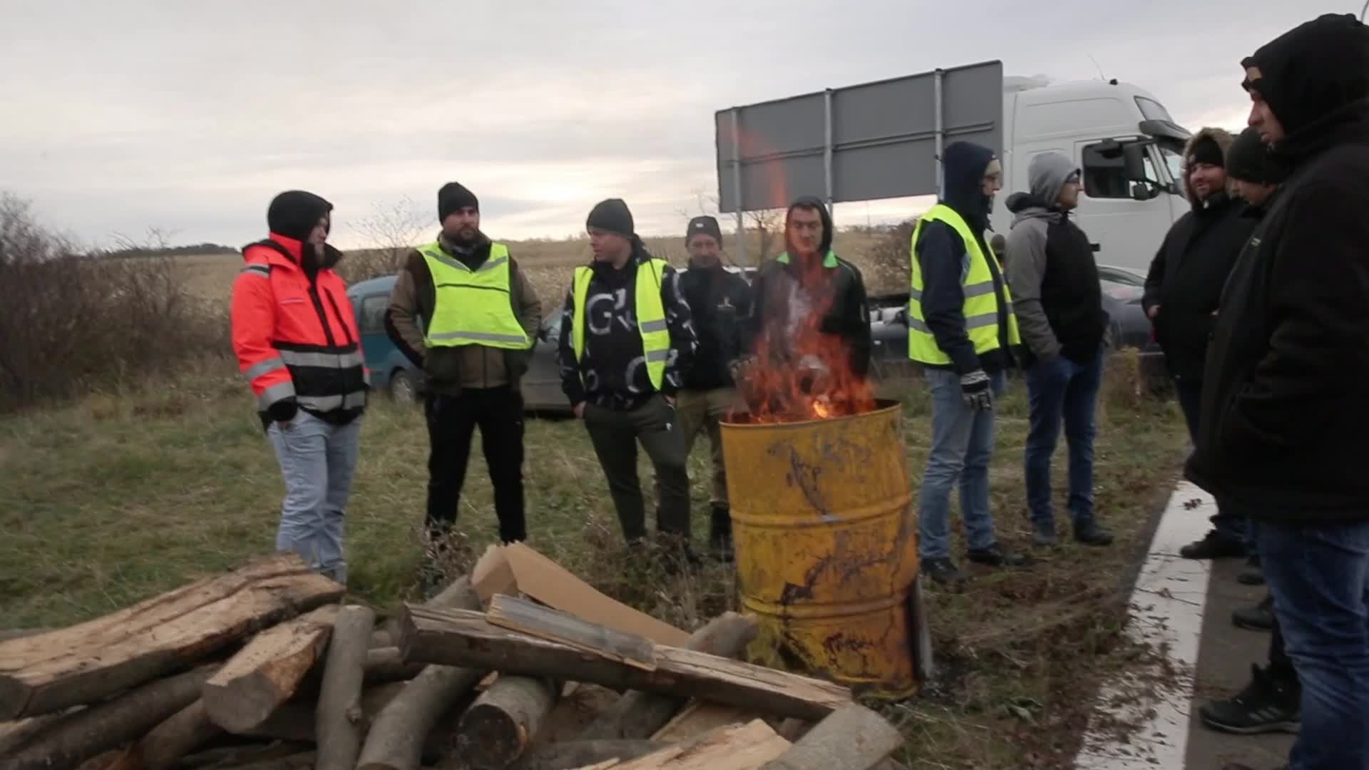 Polish farmers block another border crossing with Ukraine