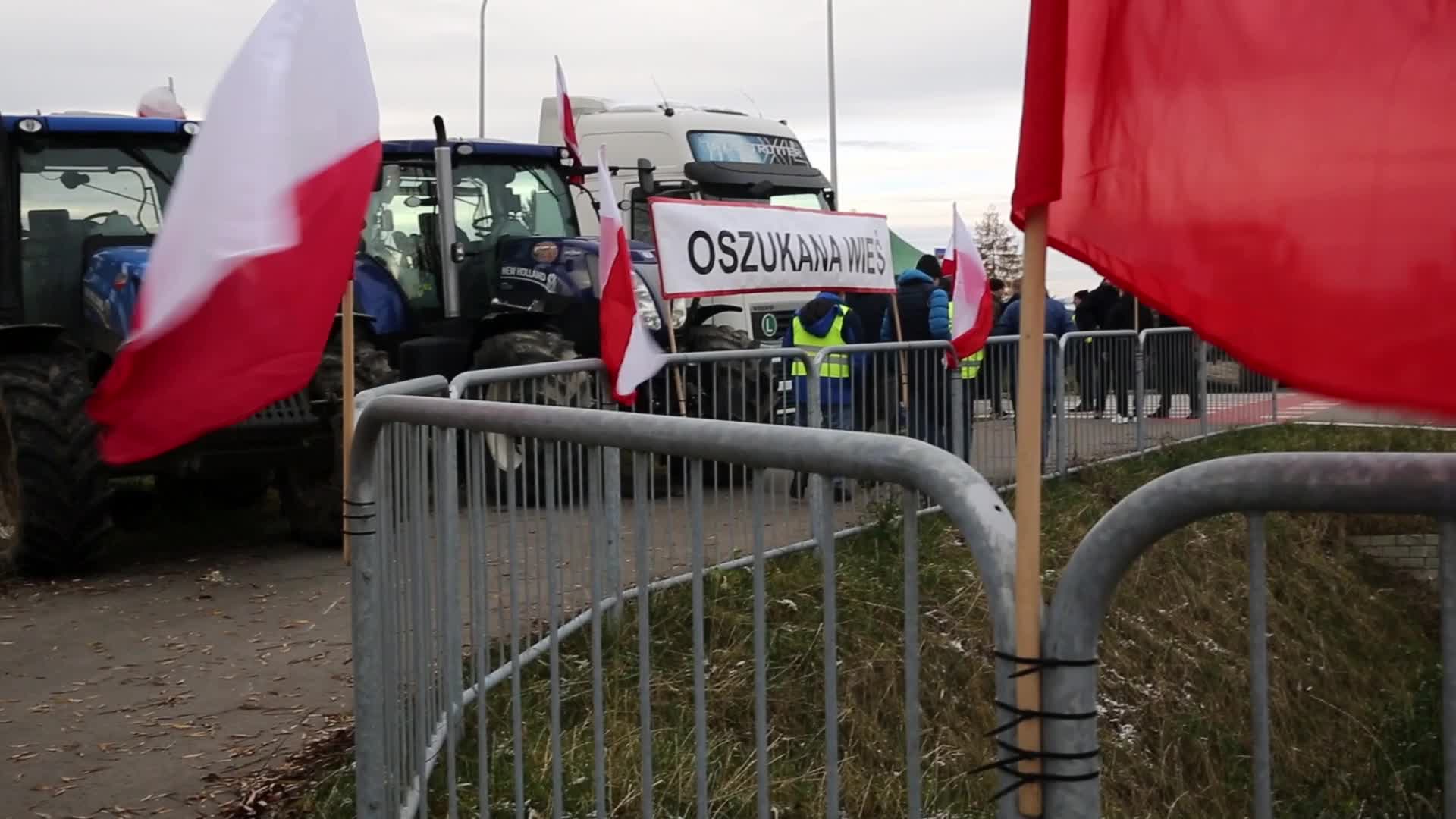 Polish farmers block another border crossing with Ukraine