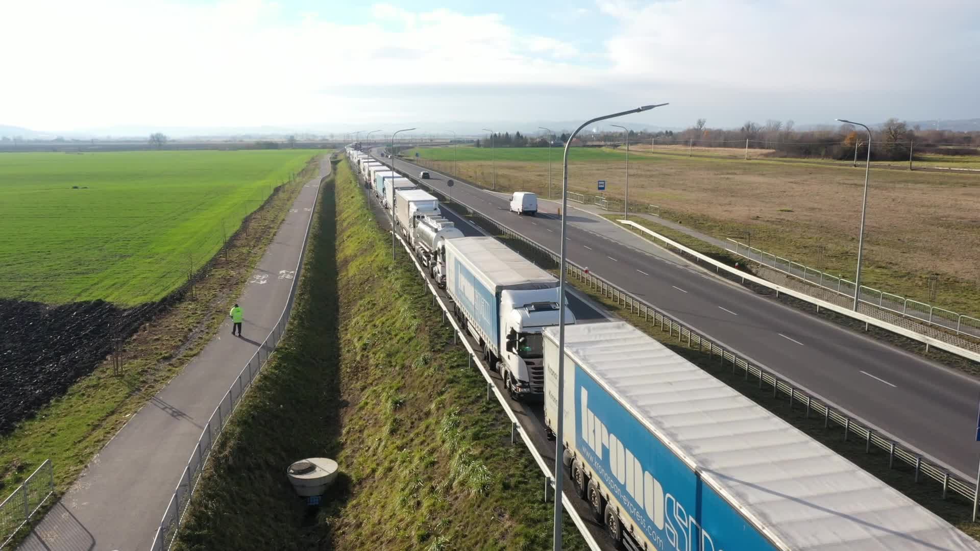 Polish farmers block another border crossing with Ukraine