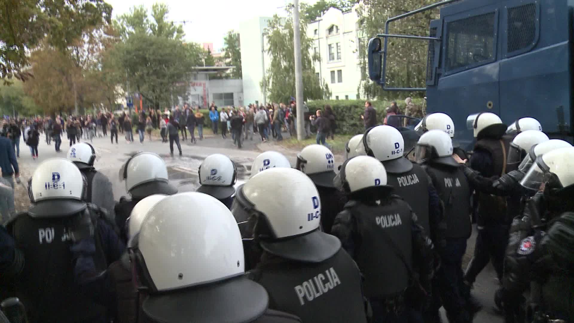 Police clash with Far Right at Pride parade
