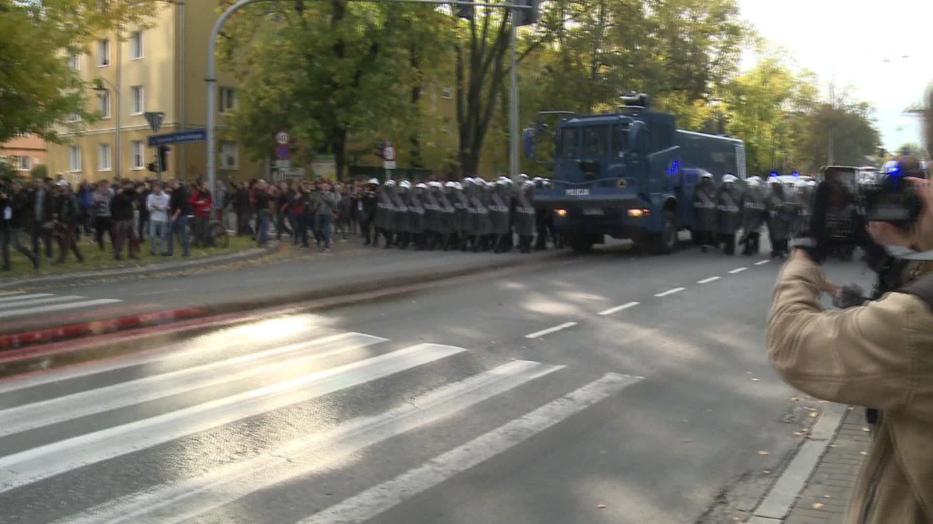 Police clash with Far Right at Pride parade
