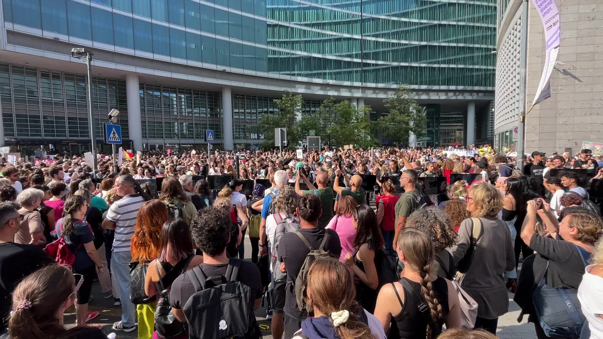 The protest of animal rights activists for the killing of pigs in the shelter Santuario Progetto Cuori Liberi of Sairano in Milan