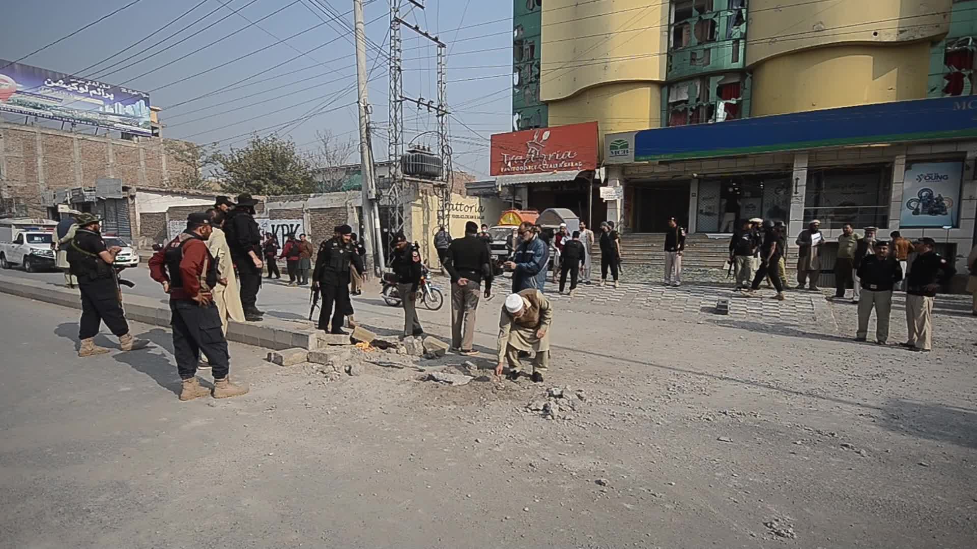 4 children among 5 injured in explosion near school in Pakistan 