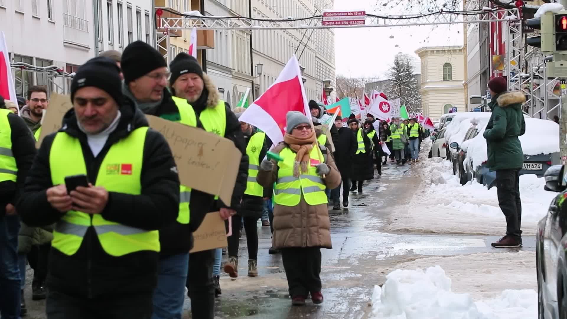 Thousands join the strike of the public workers in Munich