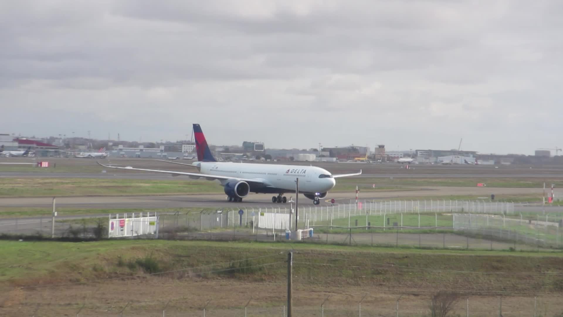 Delta Air Lines Airbus 330-941 test in Toulouse