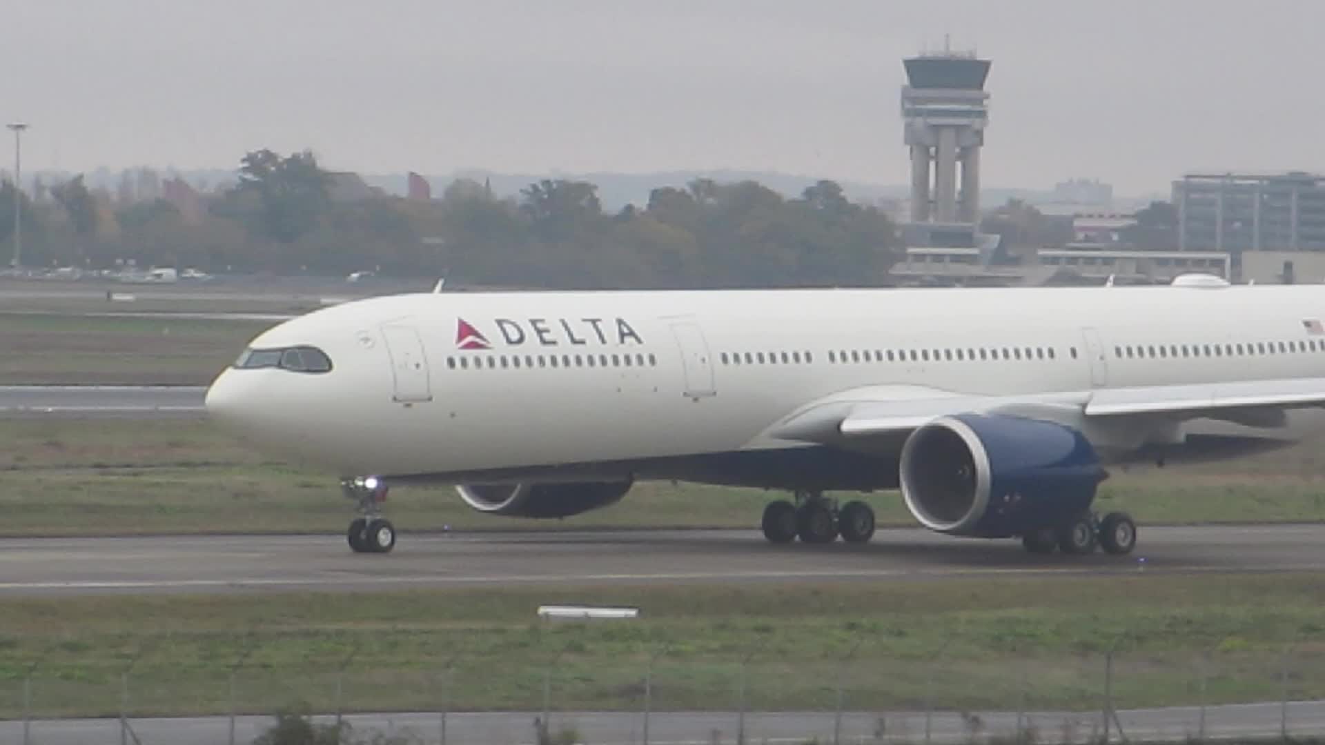Delta Air Lines Airbus 330-941 test in Toulouse