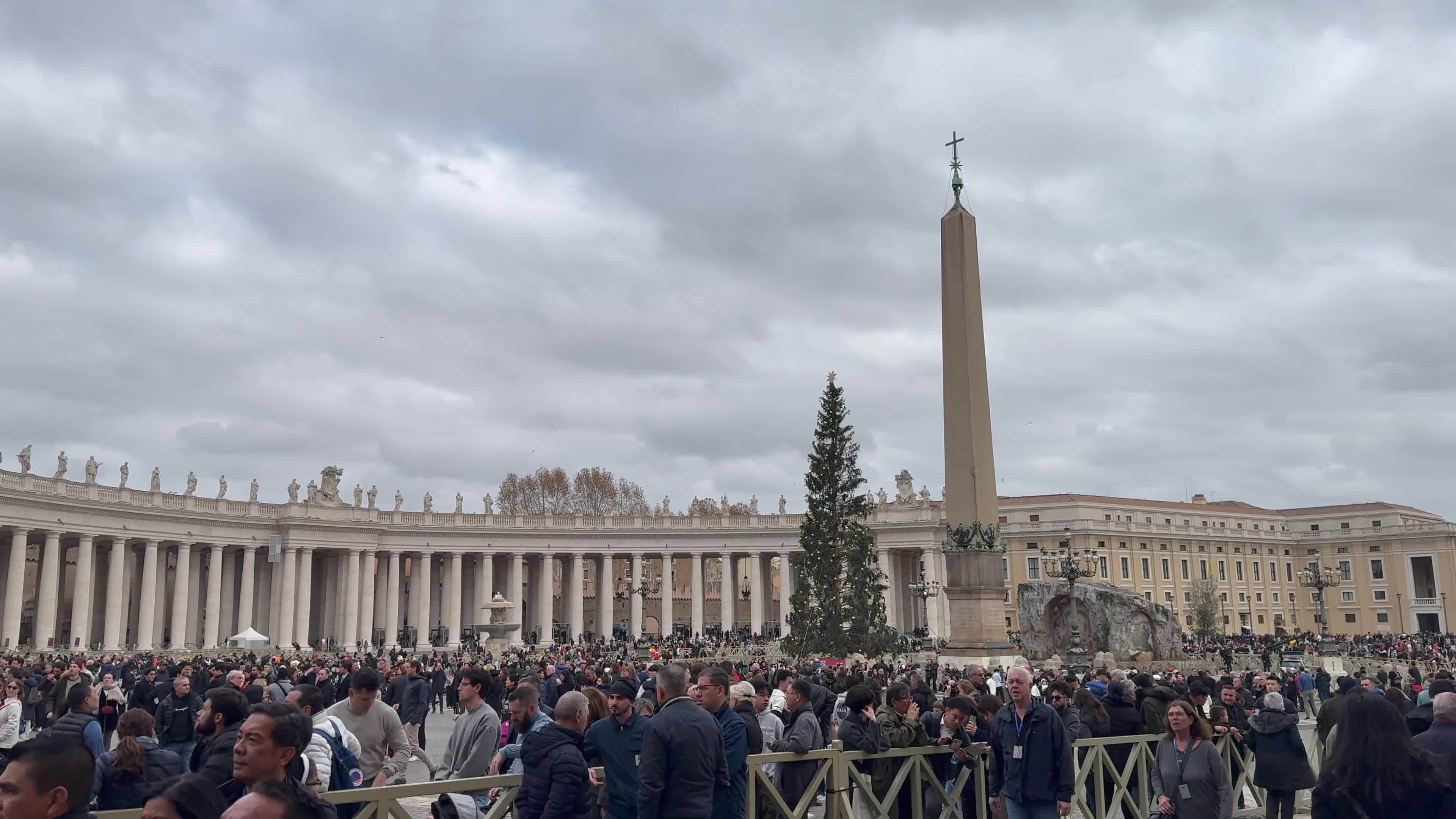 Pope Francis leads Urbi et Orbi blessing in St Peter's Square