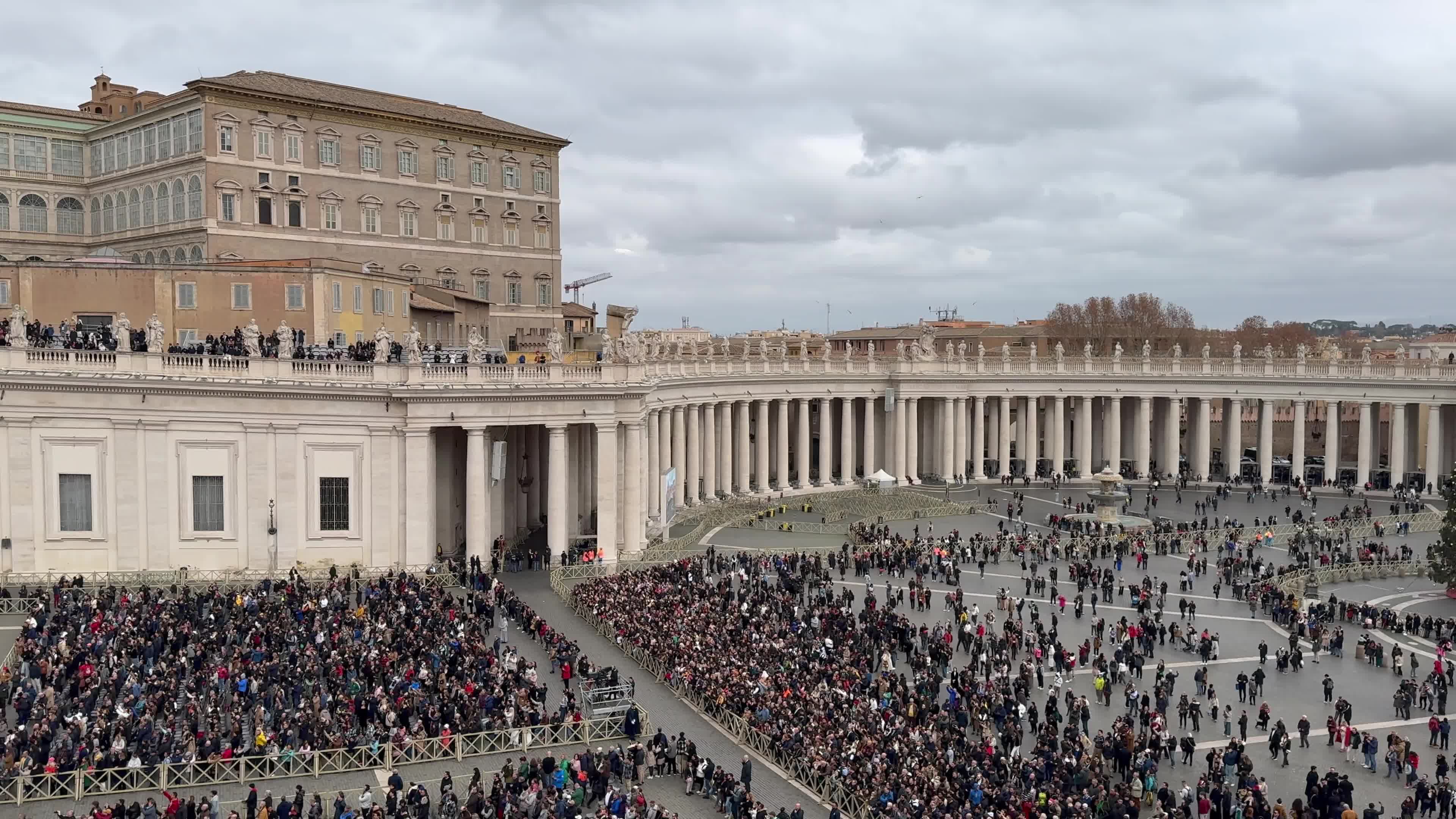 Pope Francis leads Urbi et Orbi blessing in St Peter's Square