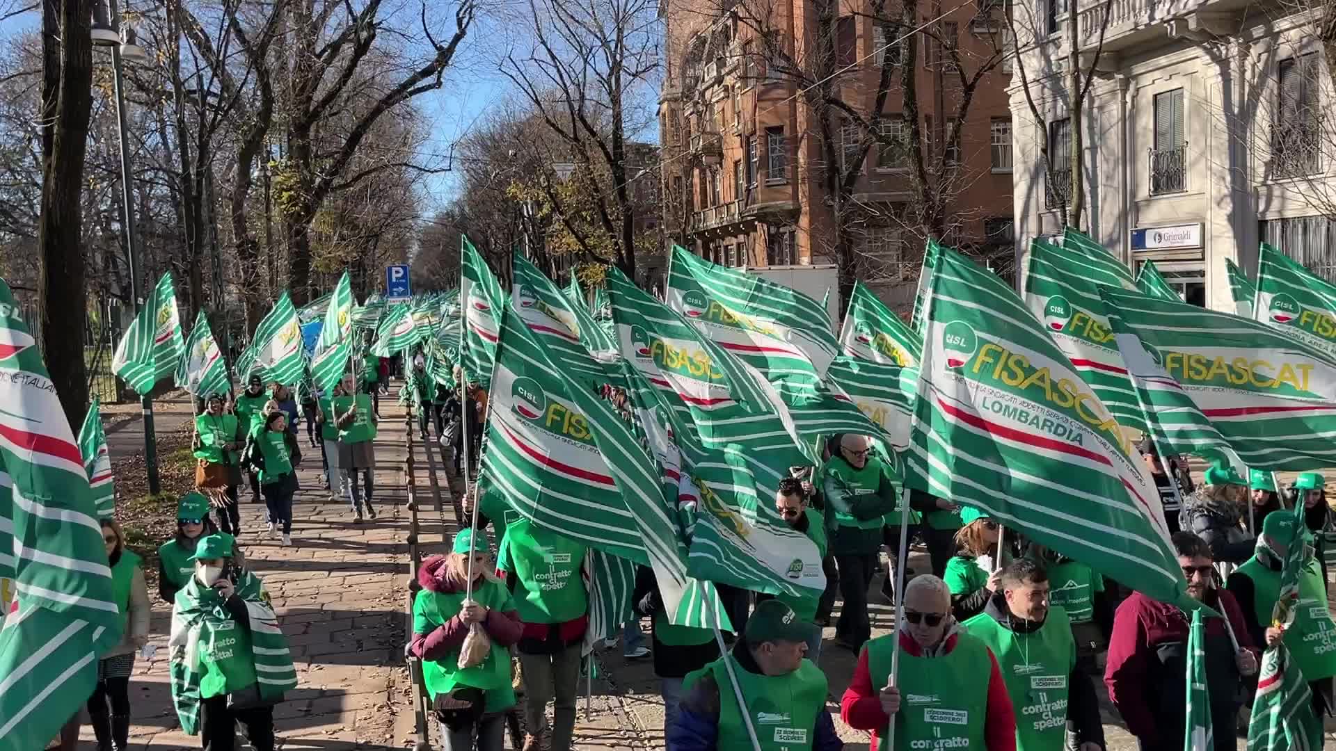 The strike of trade workers and services for the renewal of contracts in Milan