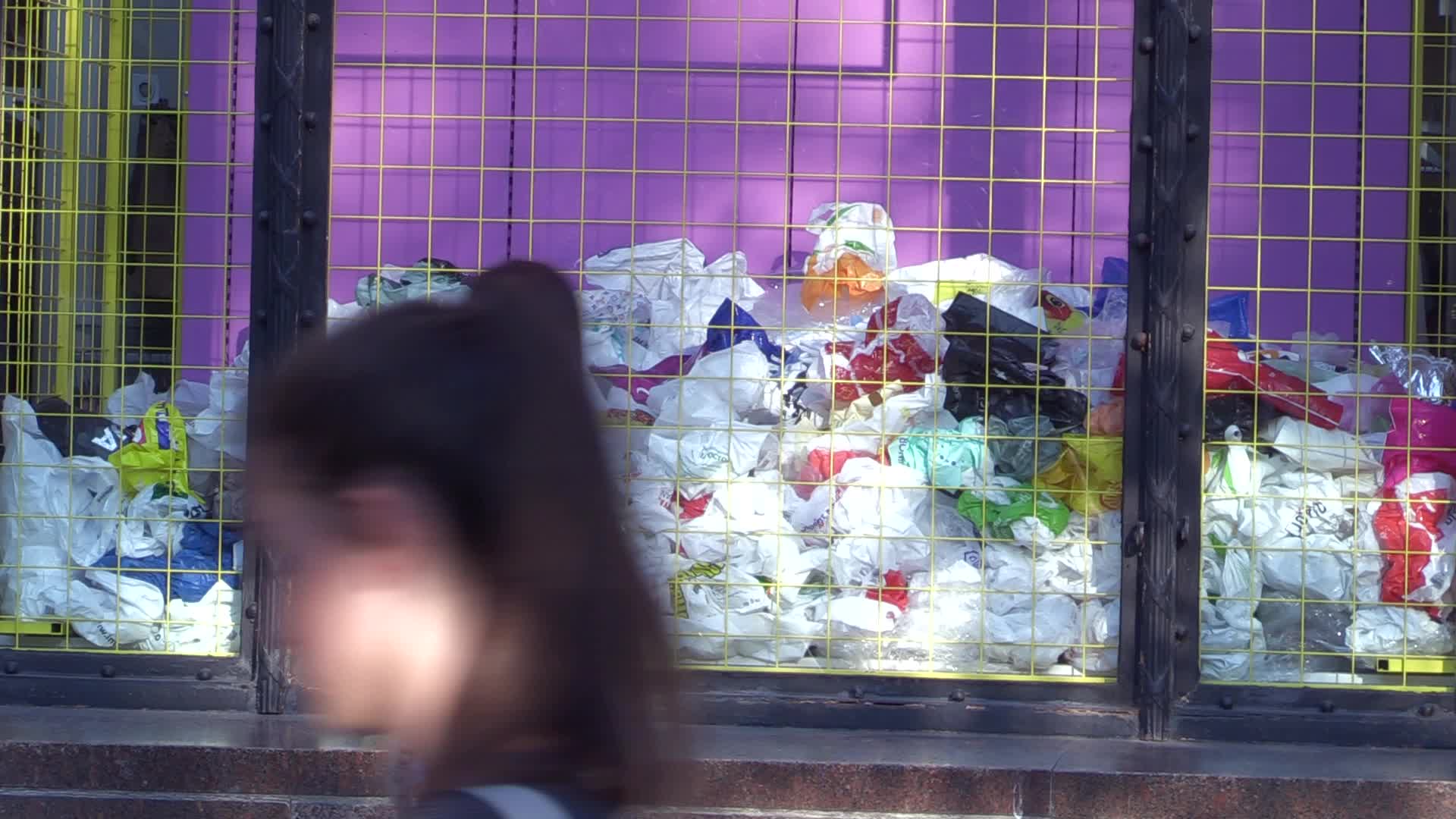  'All locals' store for the first time in Ukraine refuses to use plastic bags in an effort to change the consumption behavior of the Ukrainians