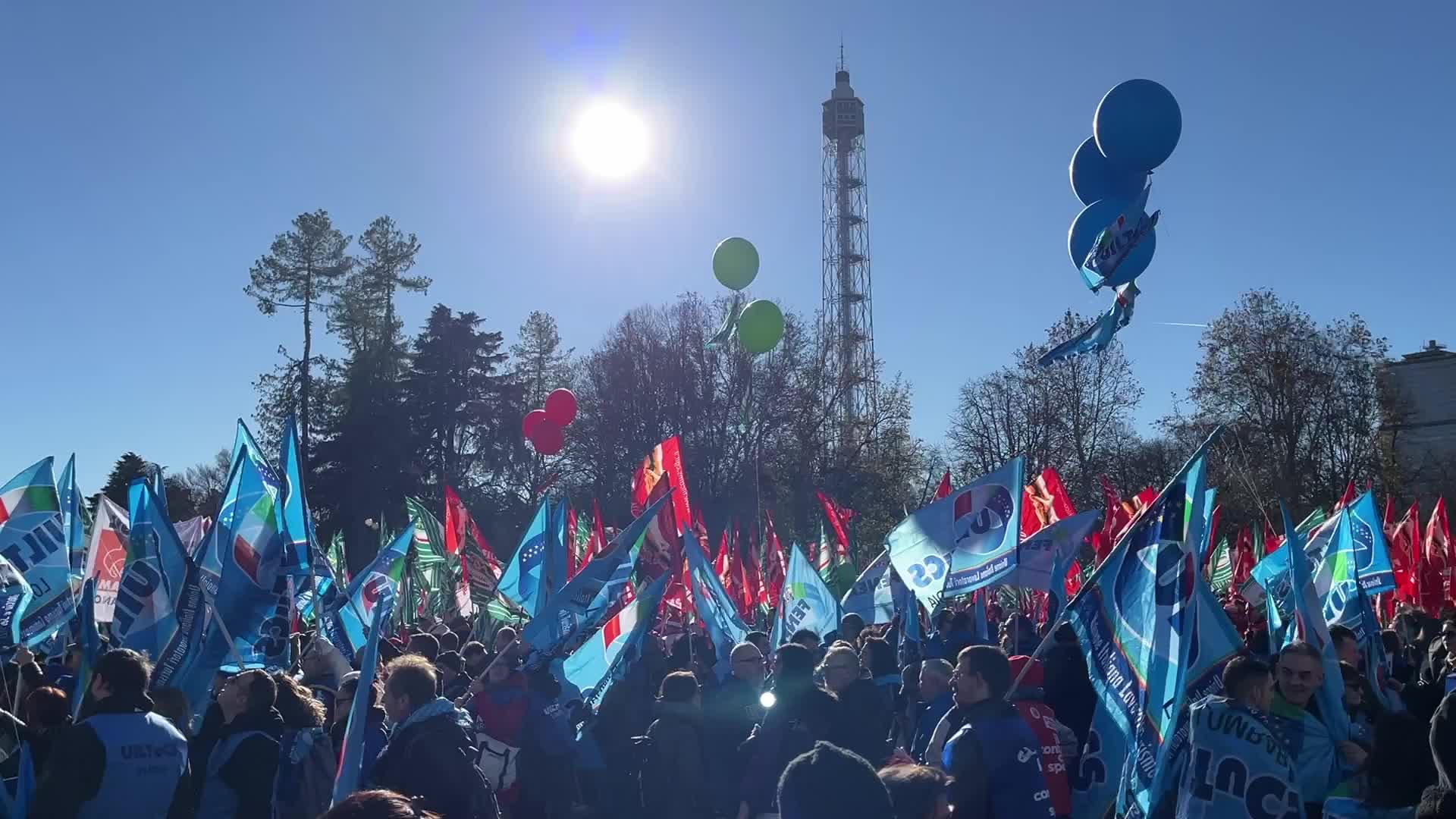 The strike of trade workers and services for the renewal of contracts in Milan