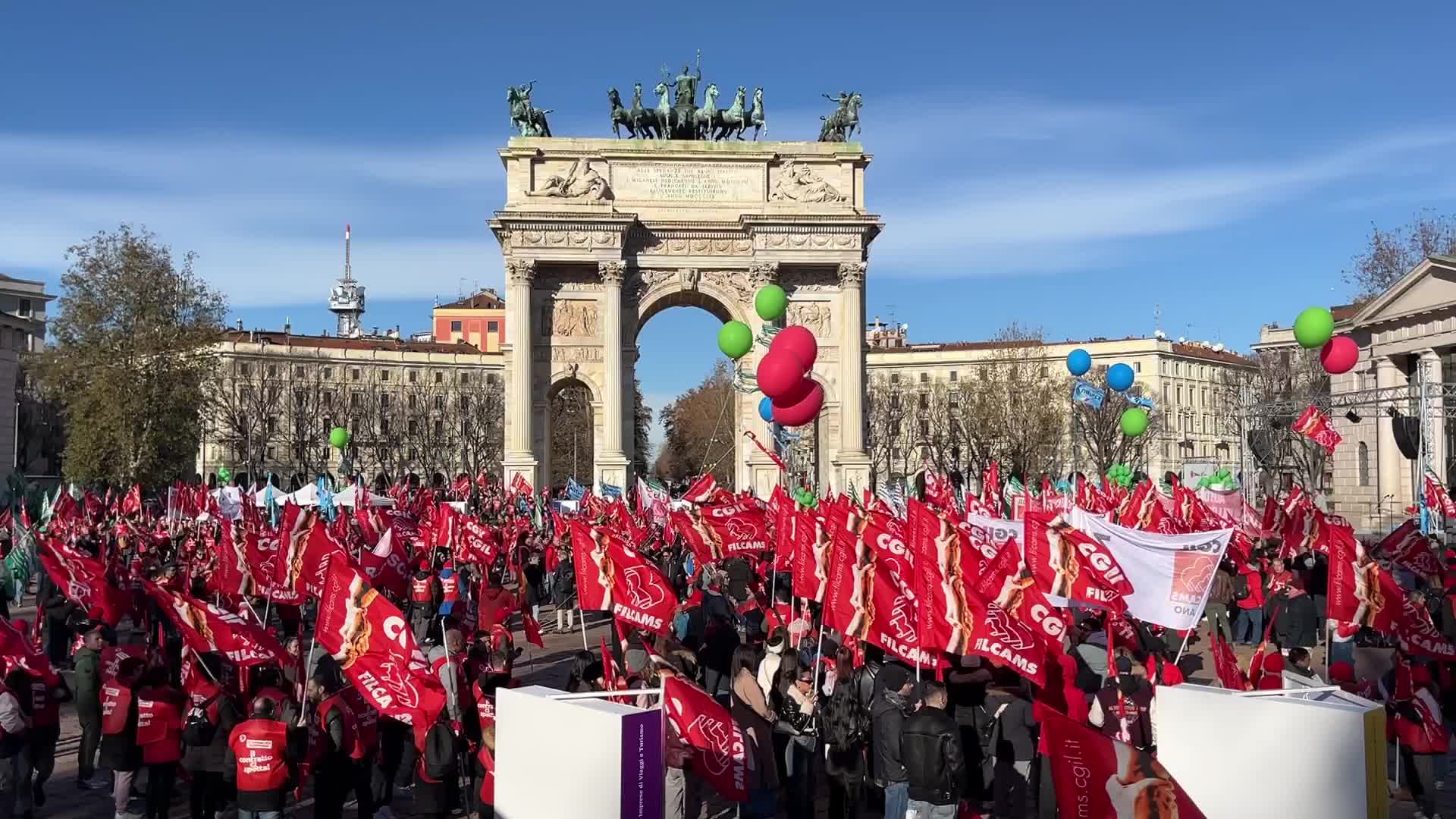 The strike of trade workers and services for the renewal of contracts in Milan