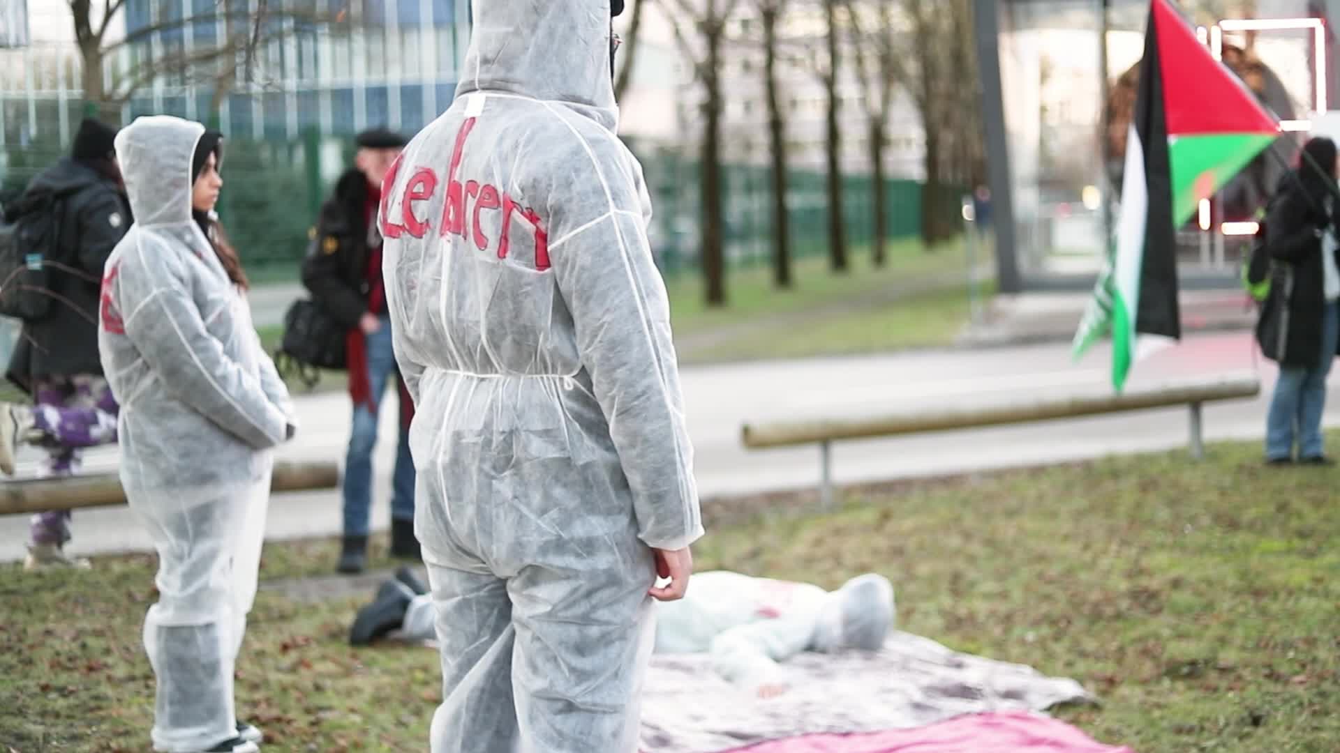 Protest against arms delivery and against Rheinmetall & MTU 