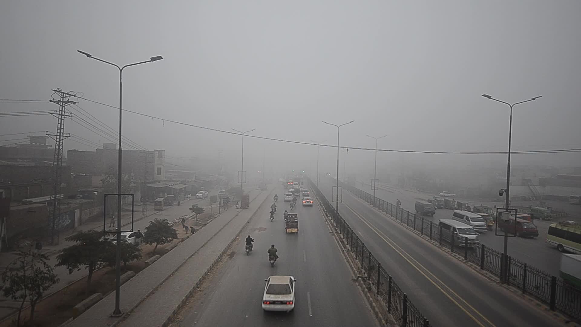 Dense fog covers Peshawar as temperatures drop