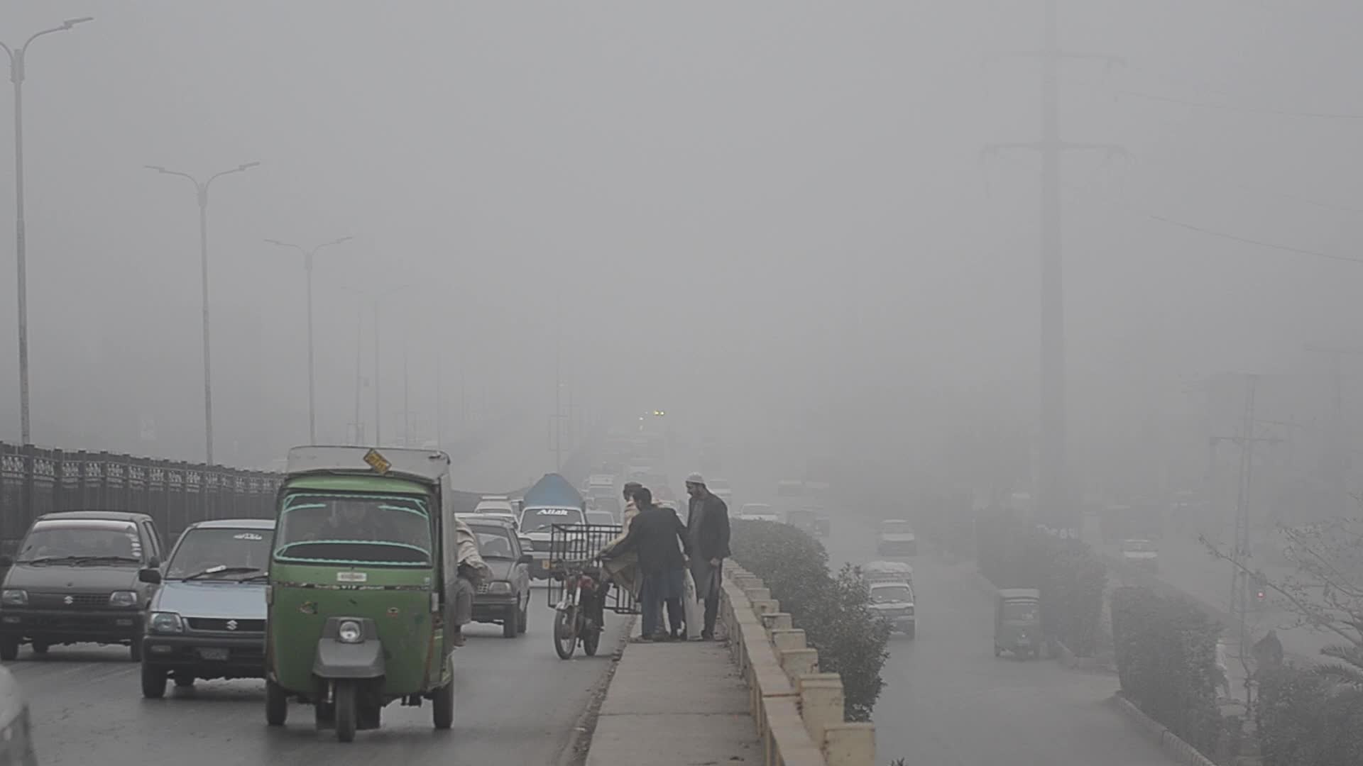 Dense fog covers Peshawar as temperatures drop