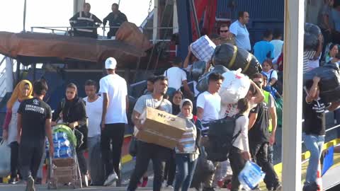 635 migrants from Lesbos reach Greek mainland