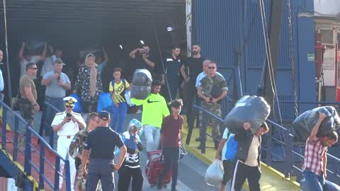635 migrants from Lesbos reach Greek mainland