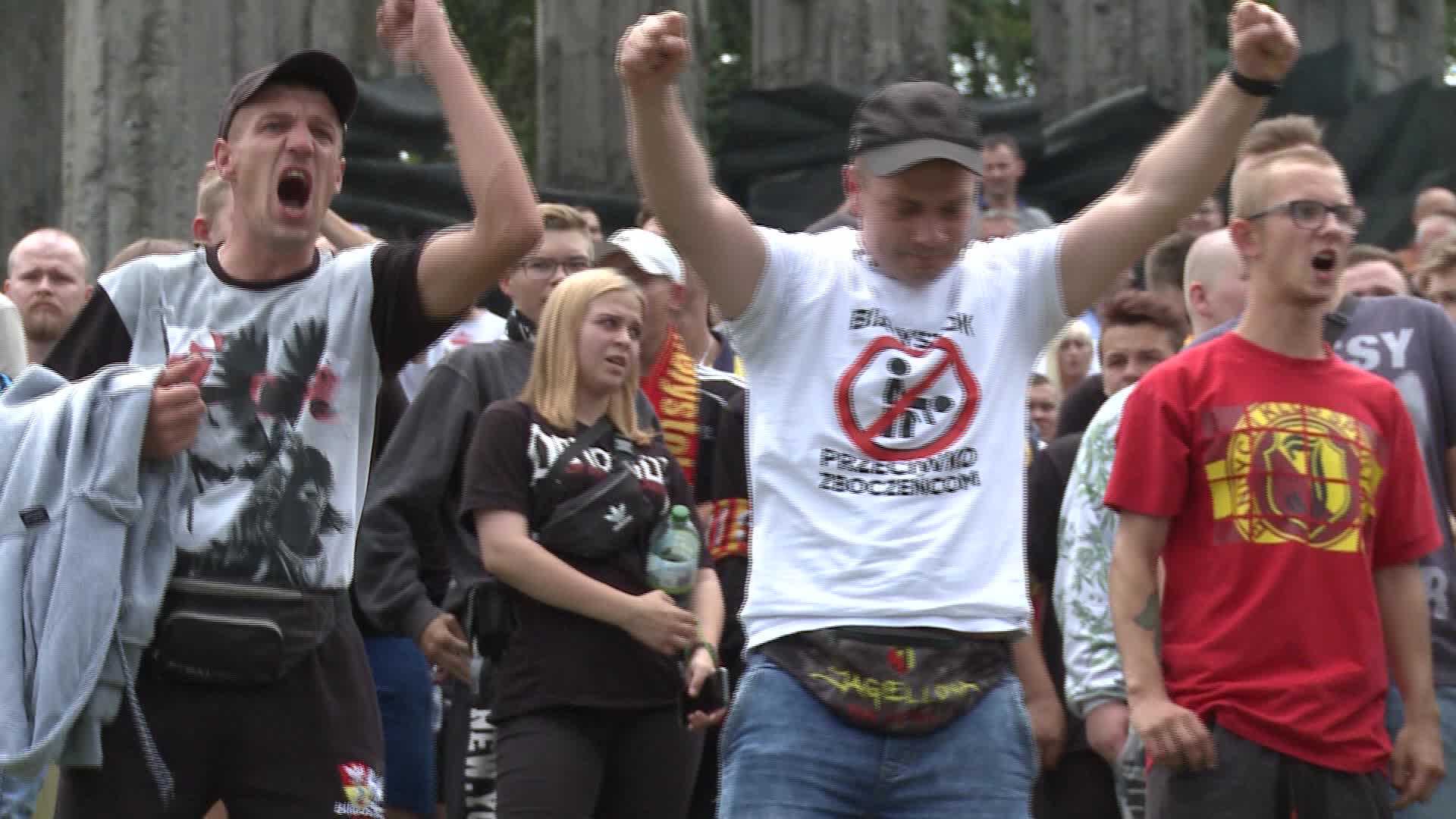 Right wing counter-protest at Bialystok's first LGBT march