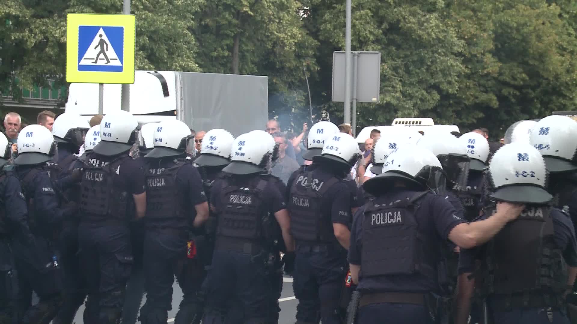 Right wing counter-protest at Bialystok's first LGBT march