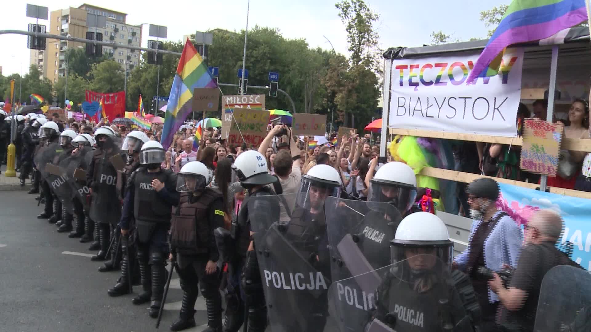 Right wing counter-protest at Bialystok's first LGBT march