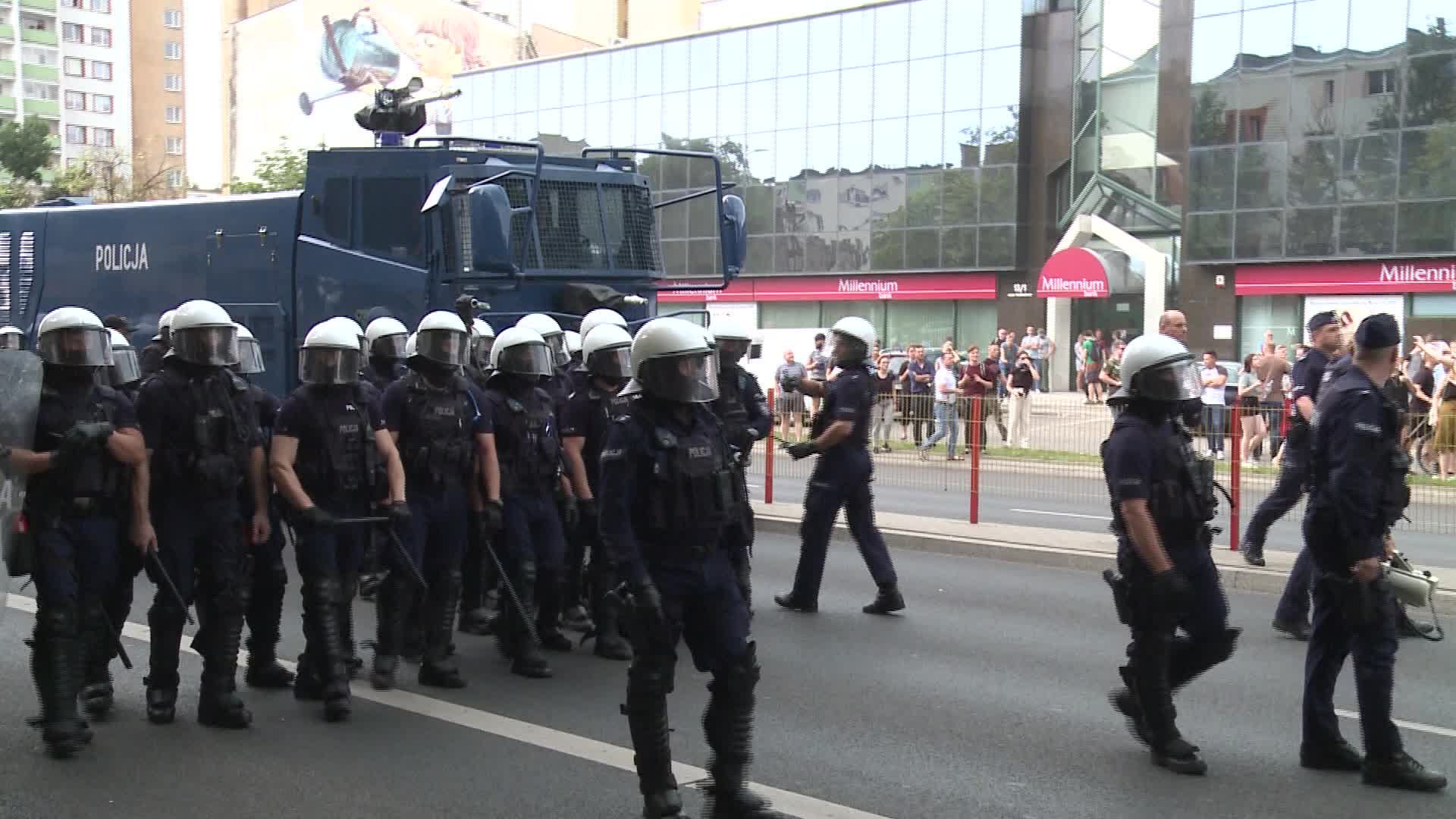 Right wing counter-protest at Bialystok's first LGBT march