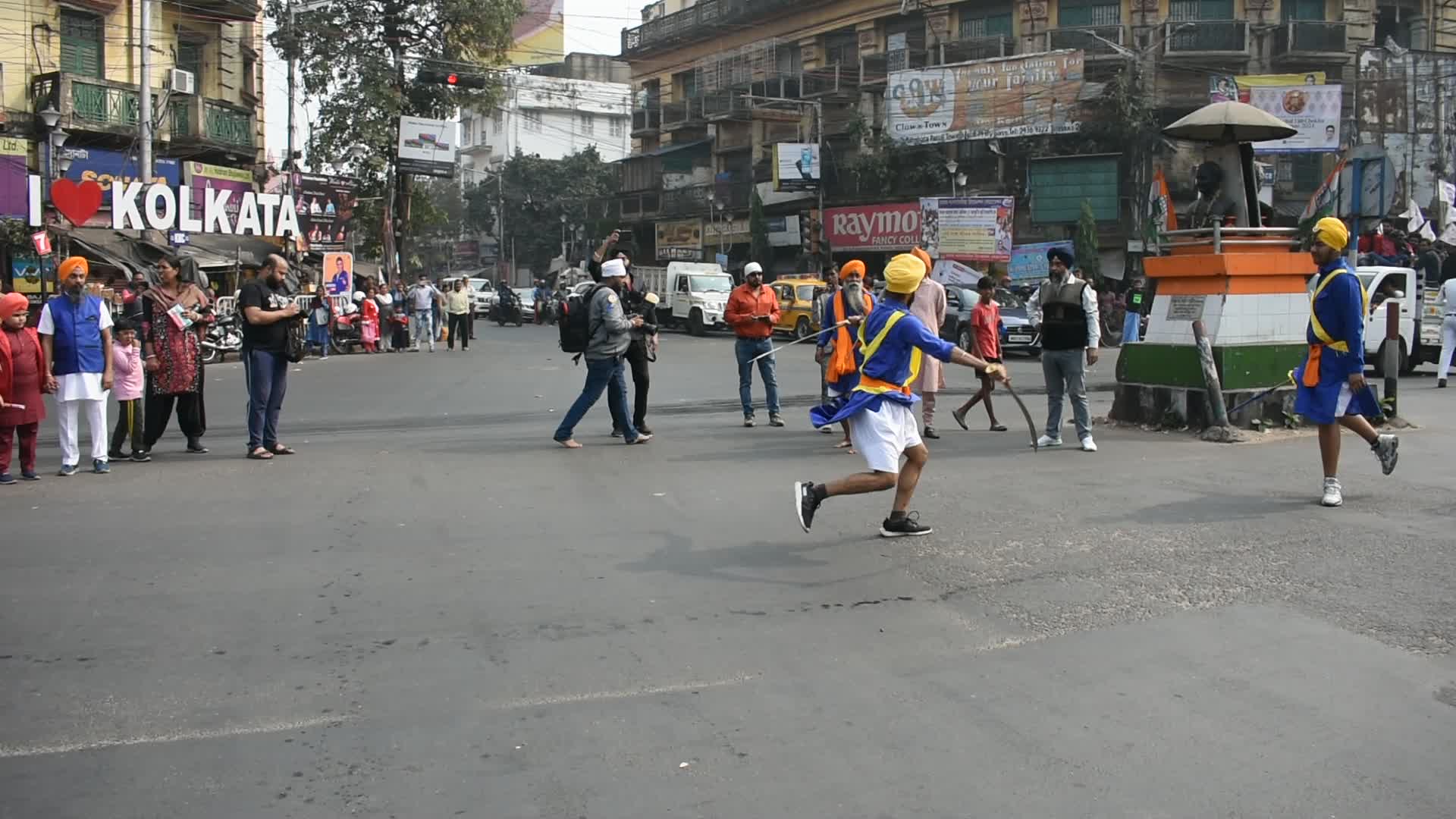 Sikh community of Kolkata celebrates birthday of Guru Gobind Singh.