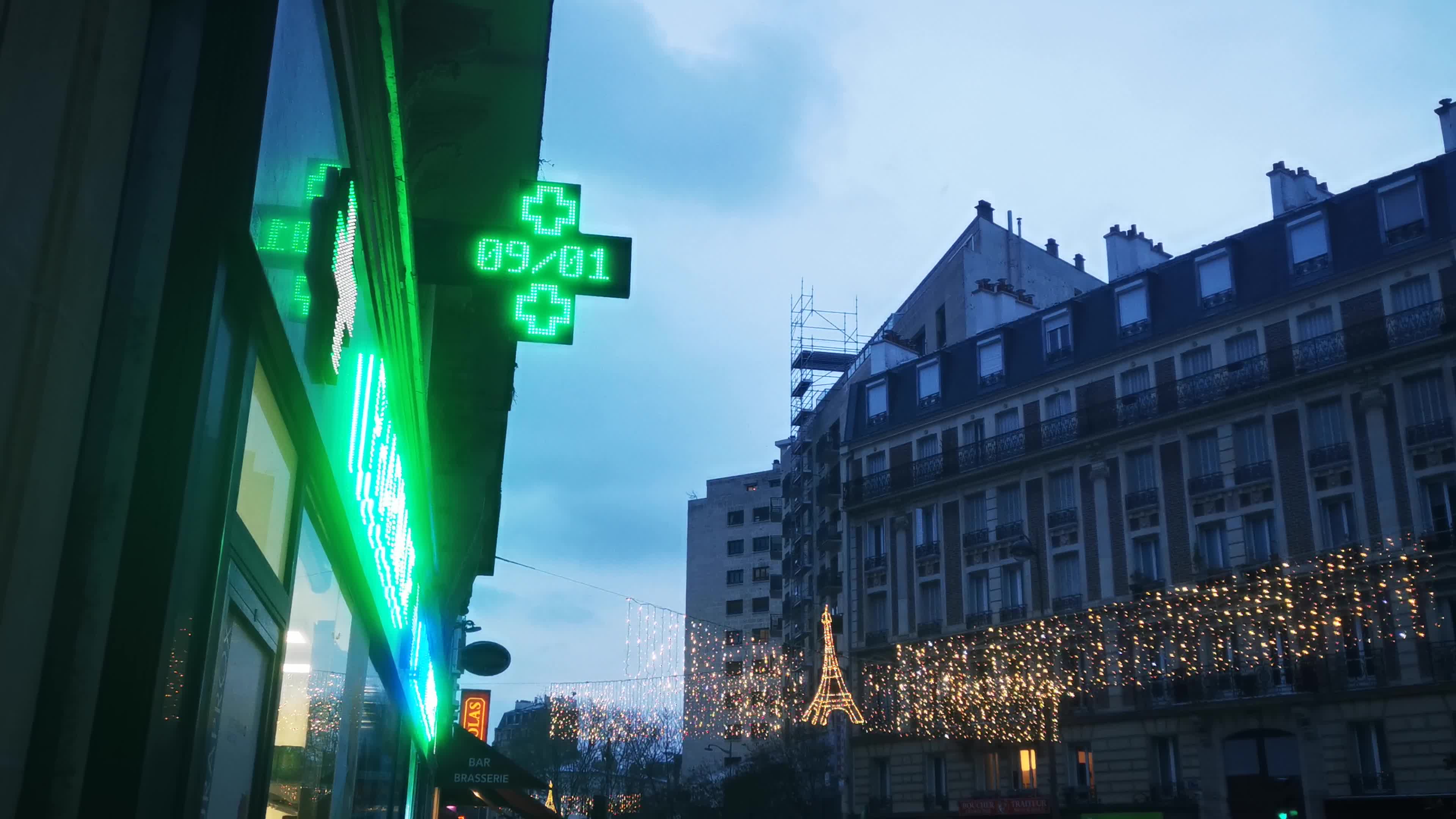 Second day of cold weather in Paris