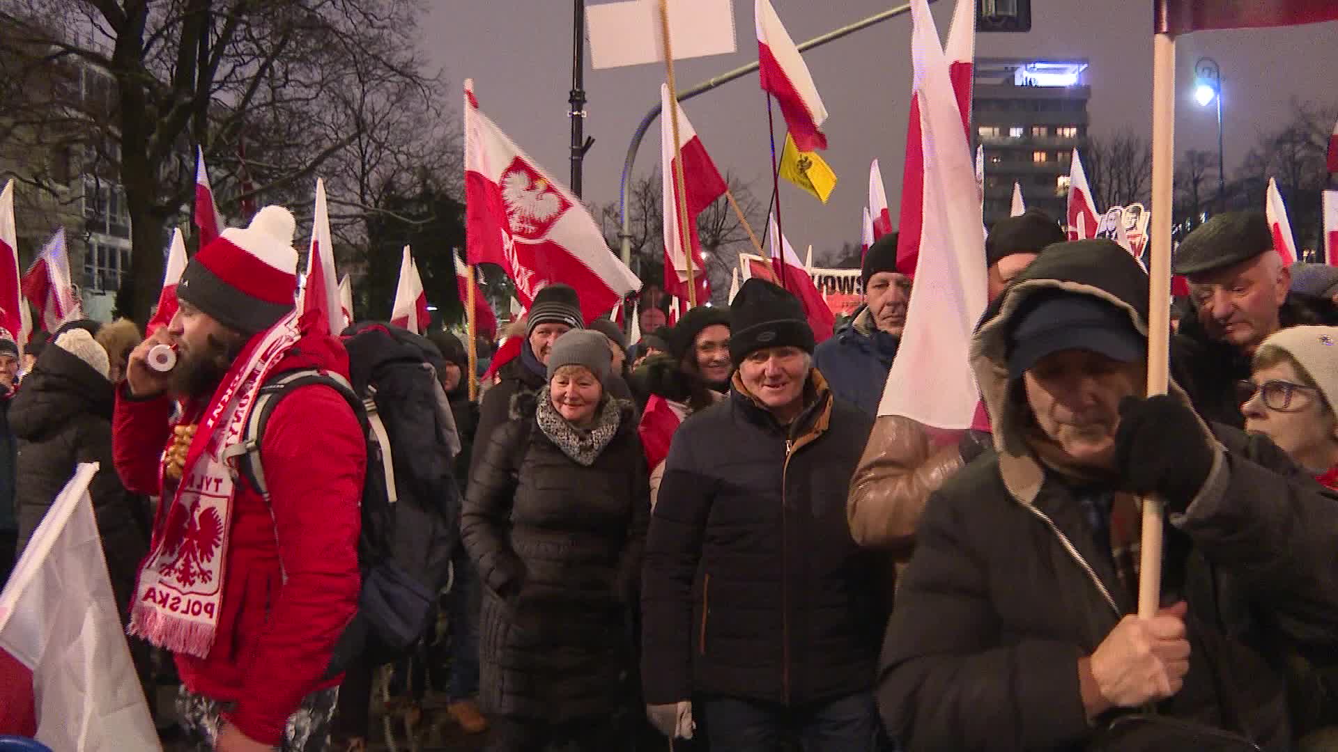 Mass protest outside parliament building in Warsaw amid Poland's change of power