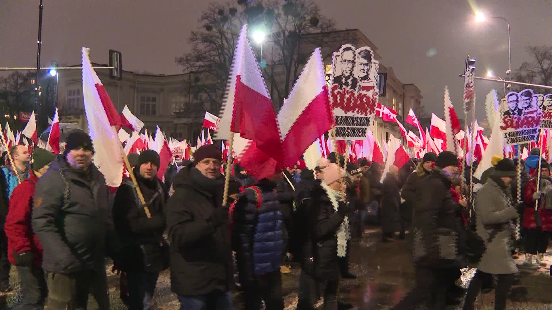 Mass protest outside parliament building in Warsaw amid Poland's change of power