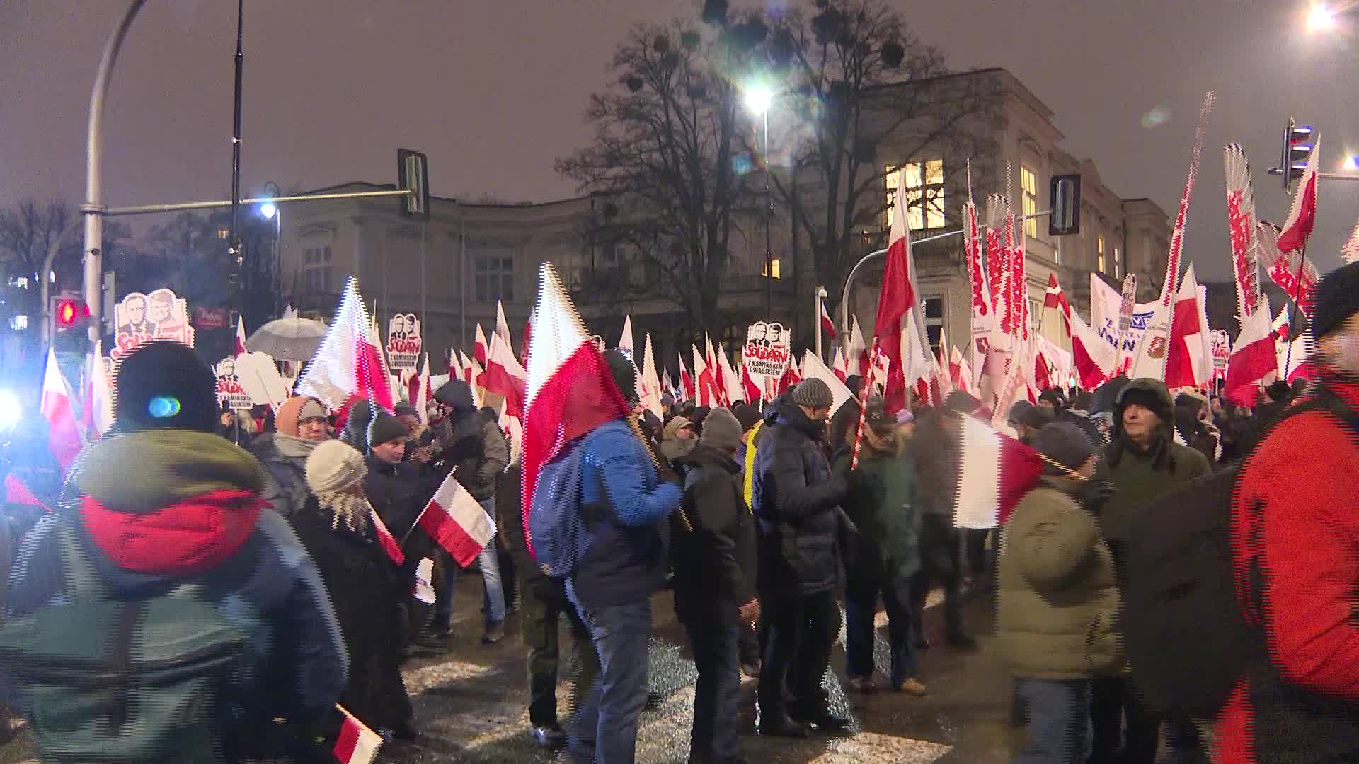Mass protest outside parliament building in Warsaw amid Poland's change of power
