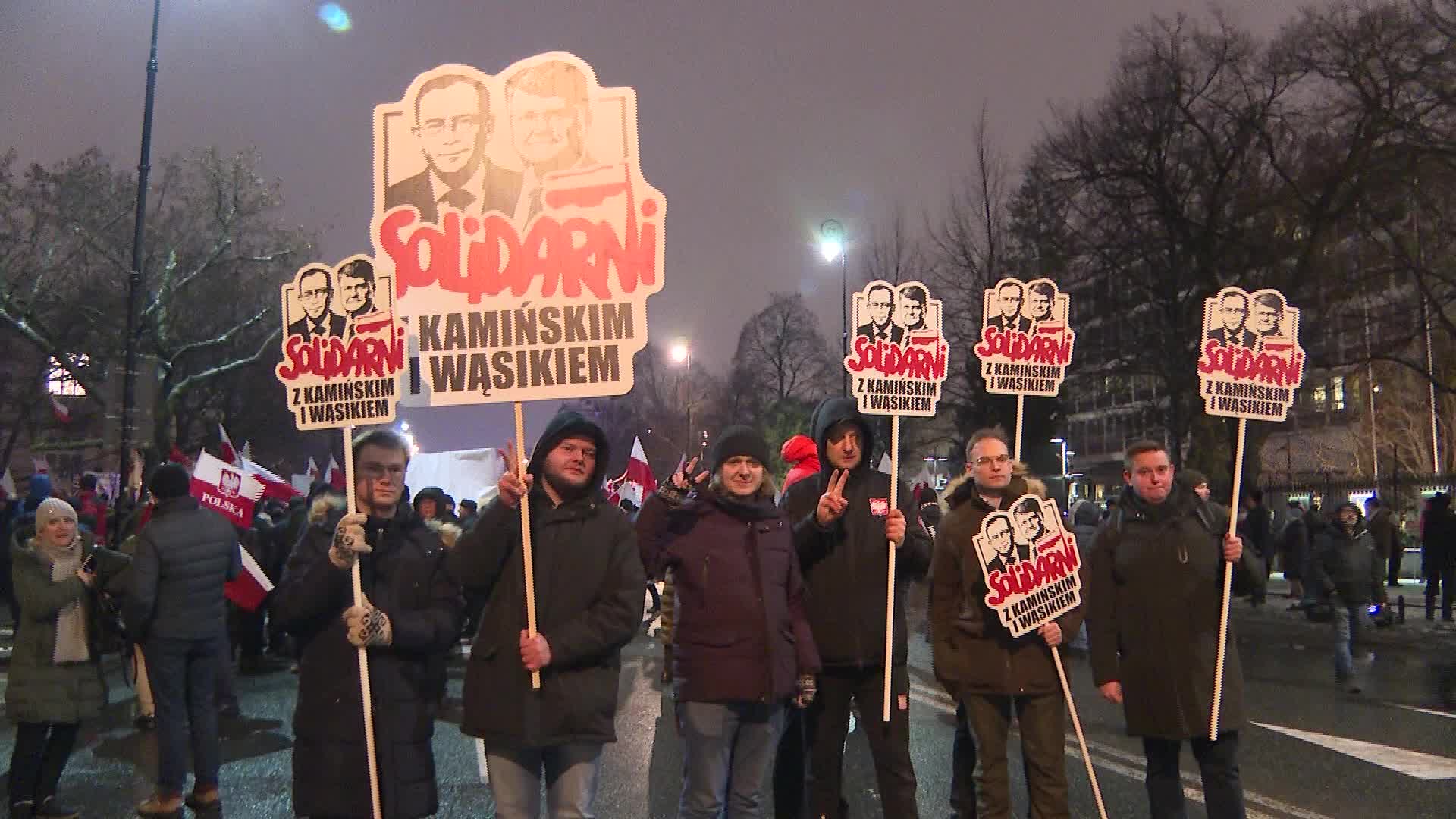 Mass protest outside parliament building in Warsaw amid Poland's change of power