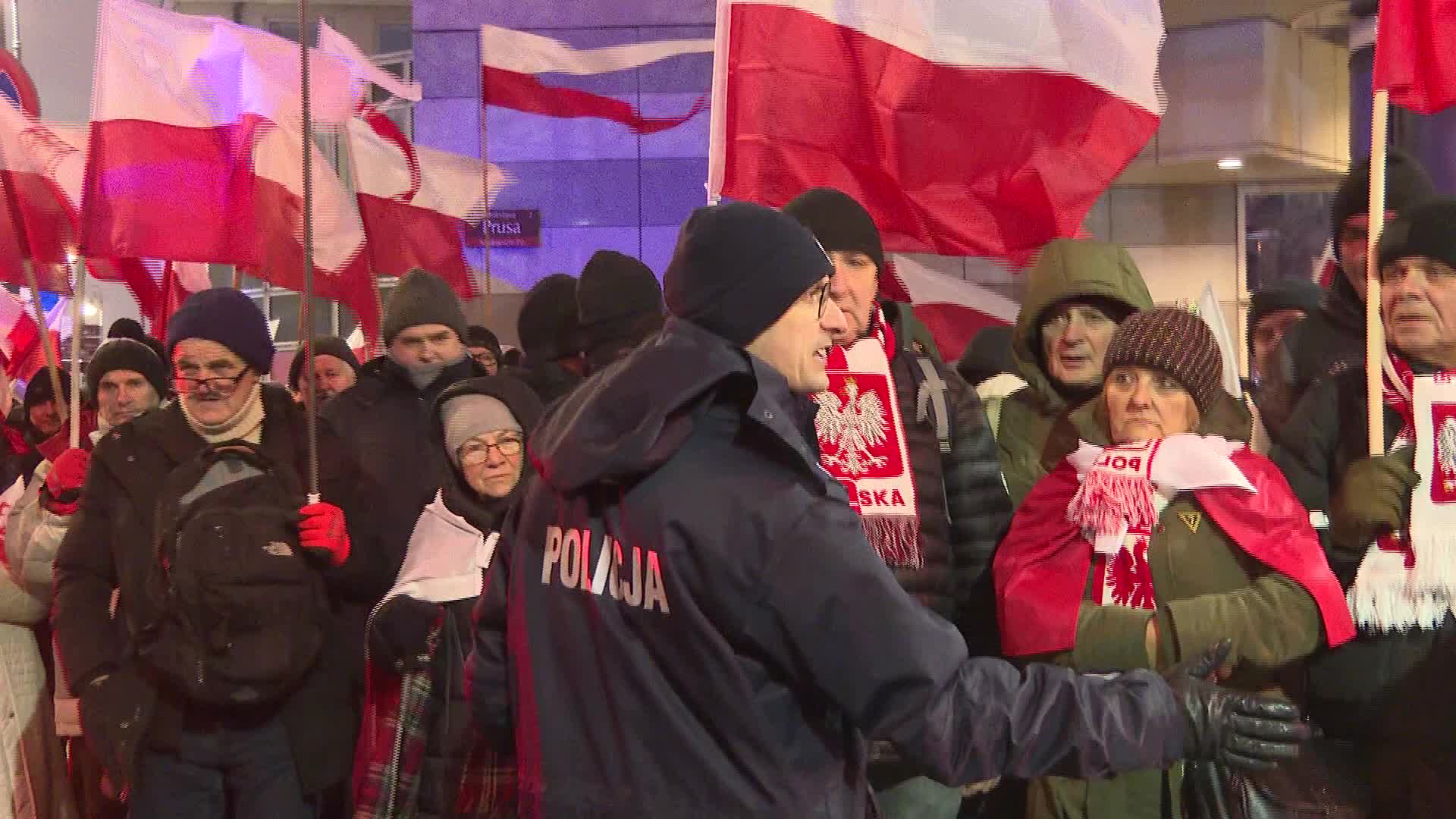 Mass protest outside parliament building in Warsaw amid Poland's change of power