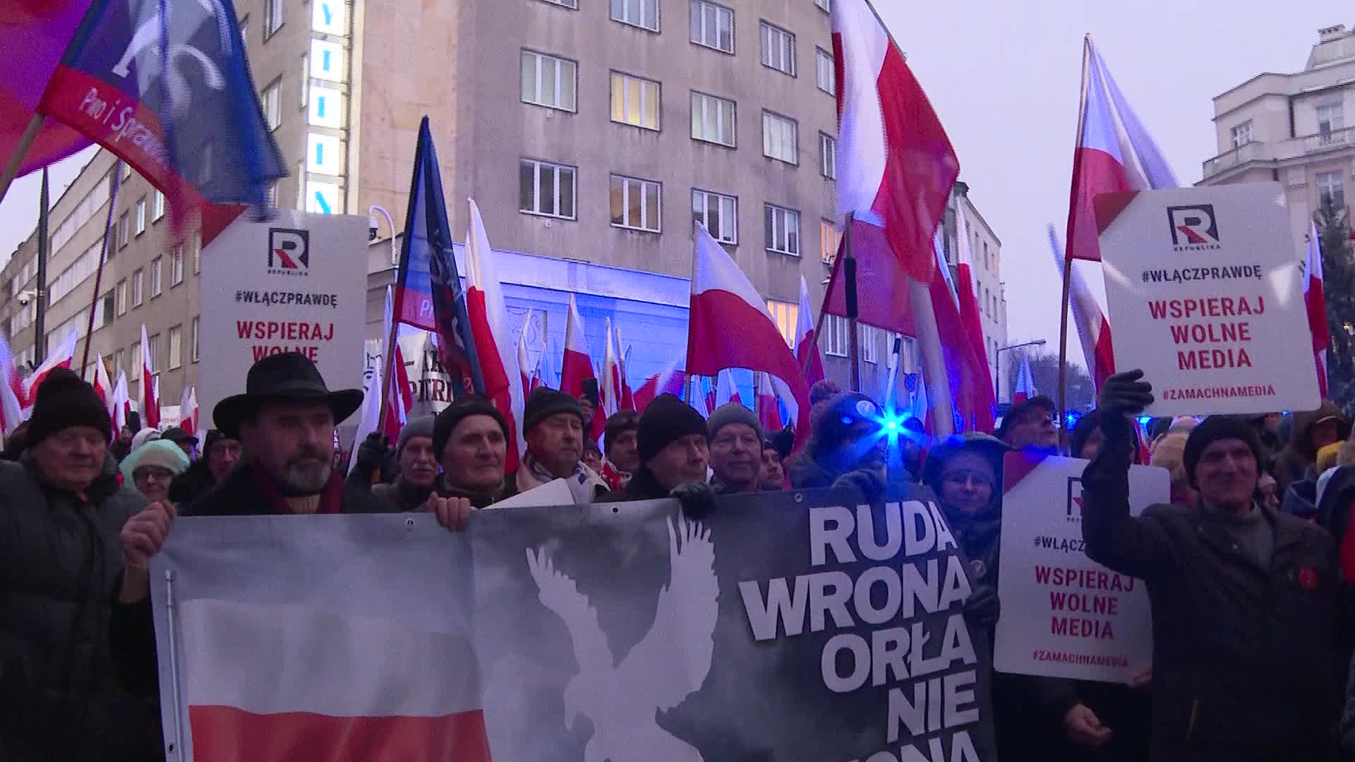 Mass protest outside parliament building in Warsaw amid Poland's change of power