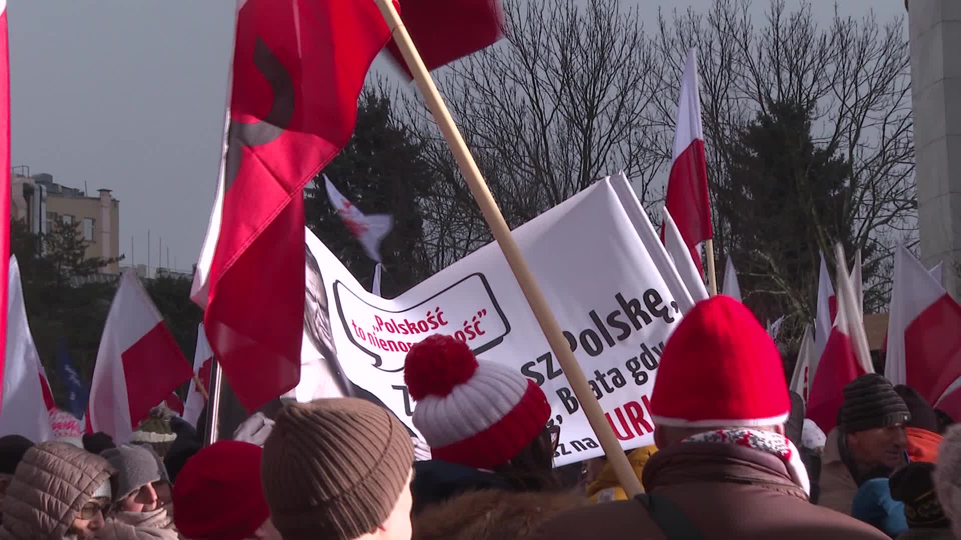 Mass protest outside parliament building in Warsaw amid Poland's change of power