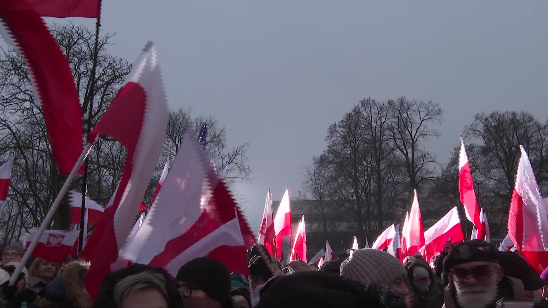 Mass protest outside parliament building in Warsaw amid Poland's change of power