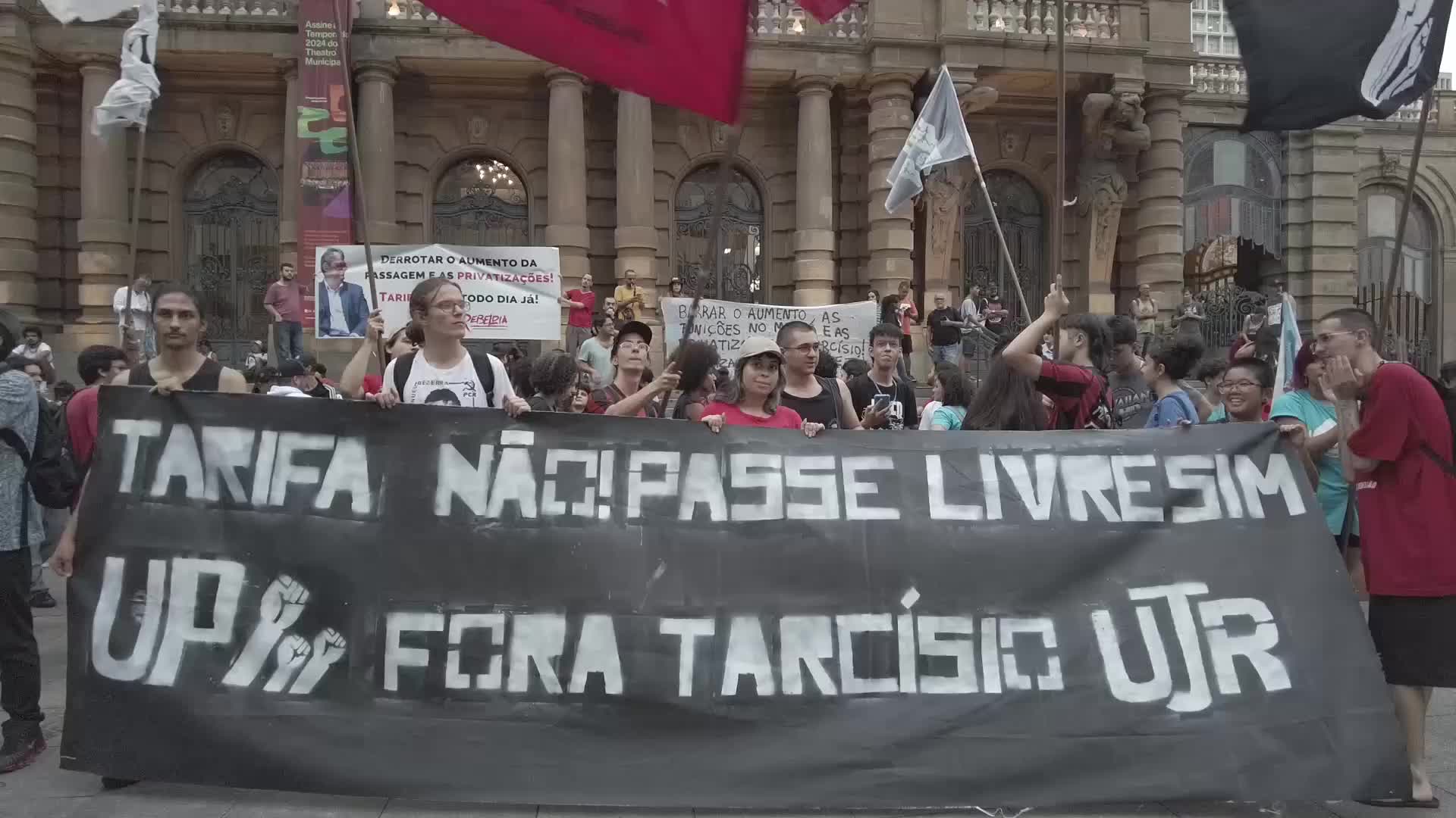 Members of the Passe Livre Movement demand free public transport