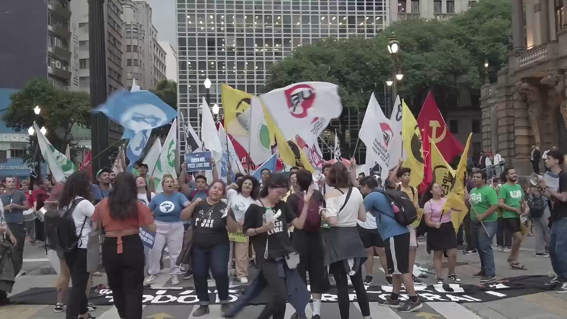 Members of the Passe Livre Movement demand free public transport