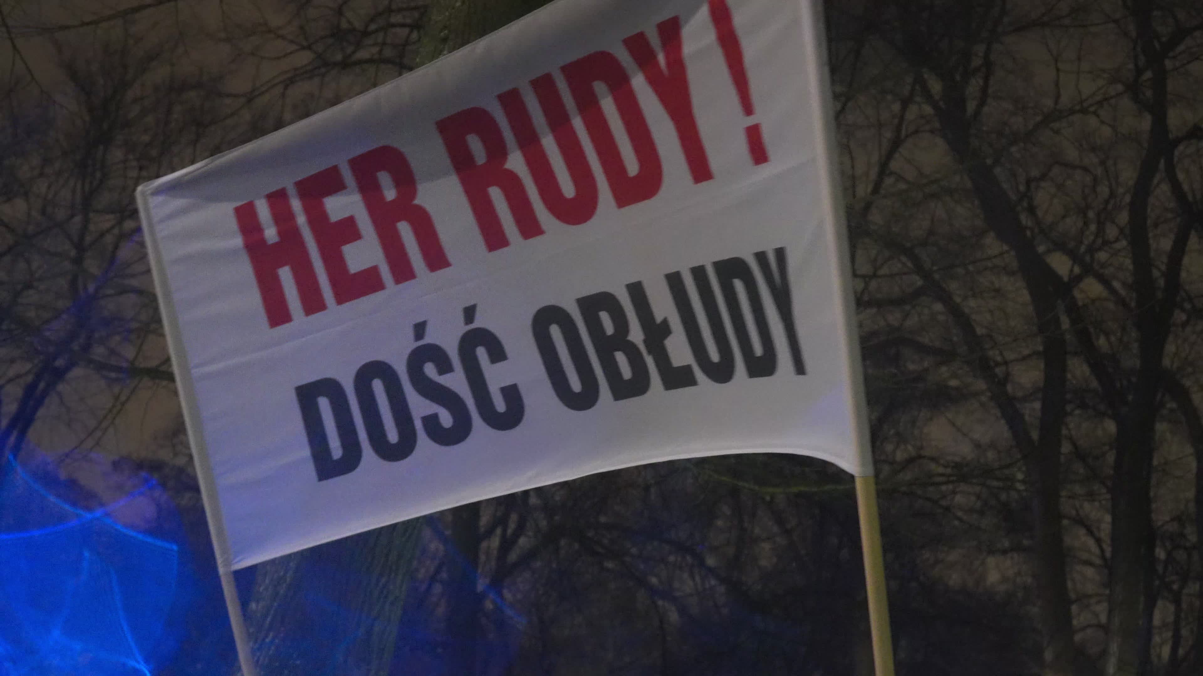 Tens of thousands march in protest of imprisoned politicians in Warsaw