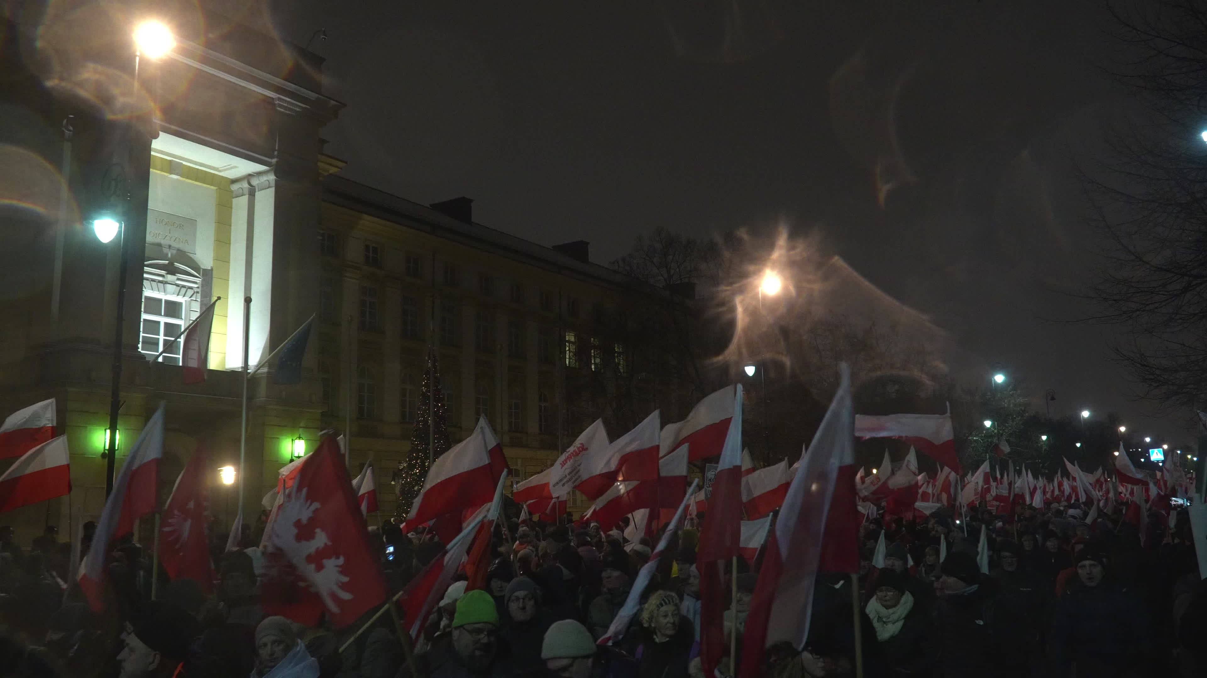 Tens of thousands march in protest of imprisoned politicians in Warsaw