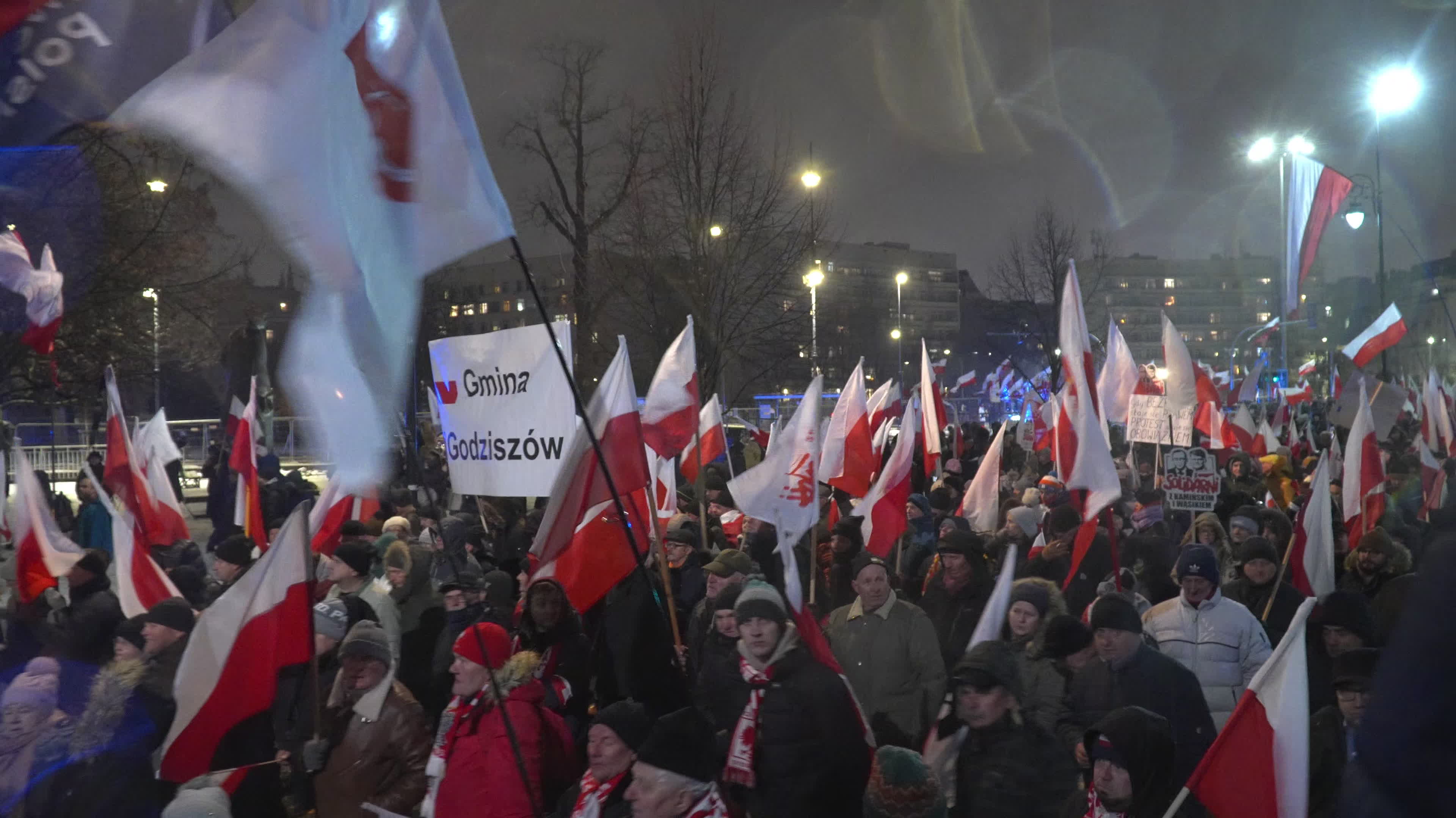 Tens of thousands march in protest of imprisoned politicians in Warsaw