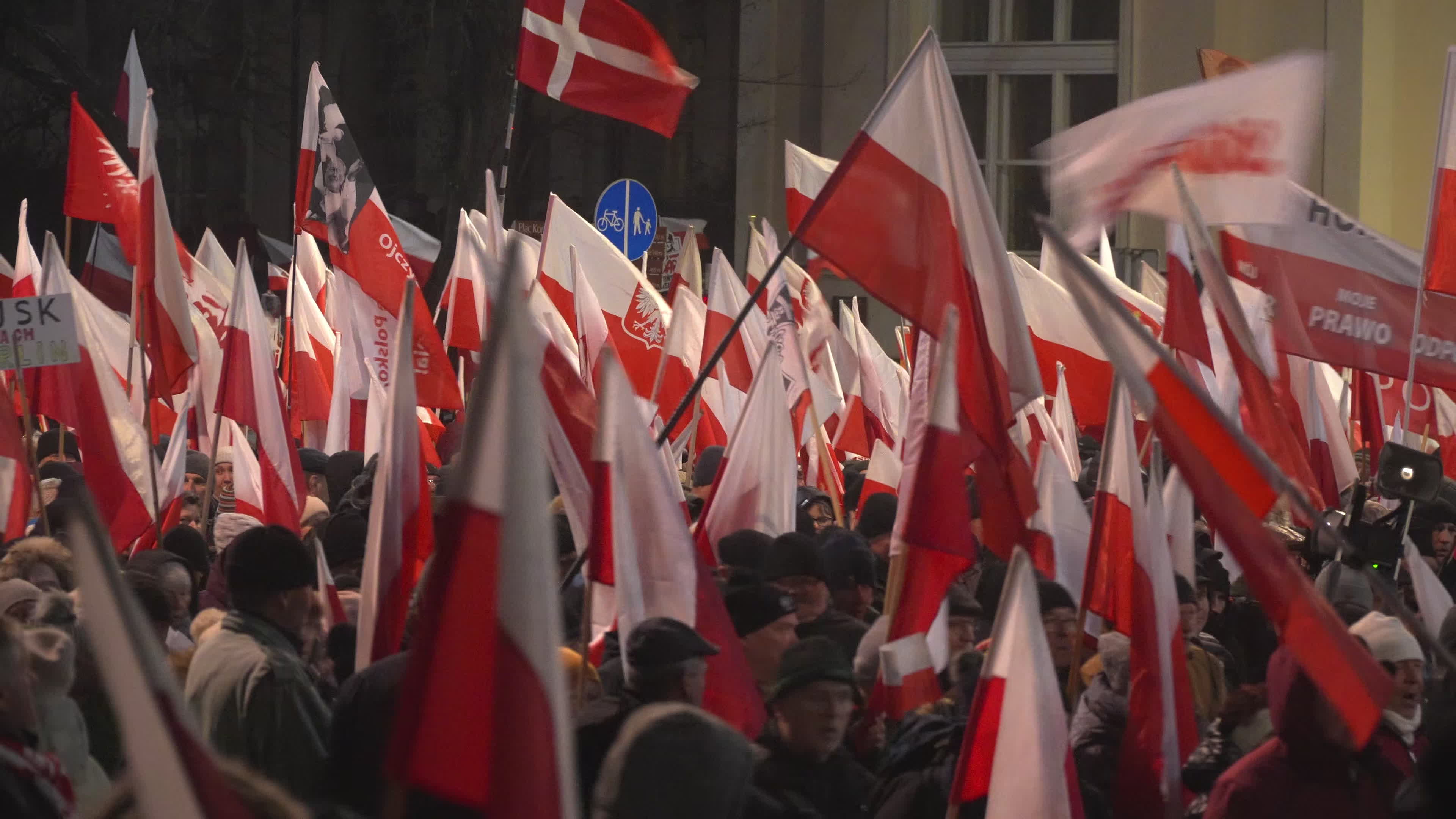 Tens of thousands march in protest of imprisoned politicians in Warsaw