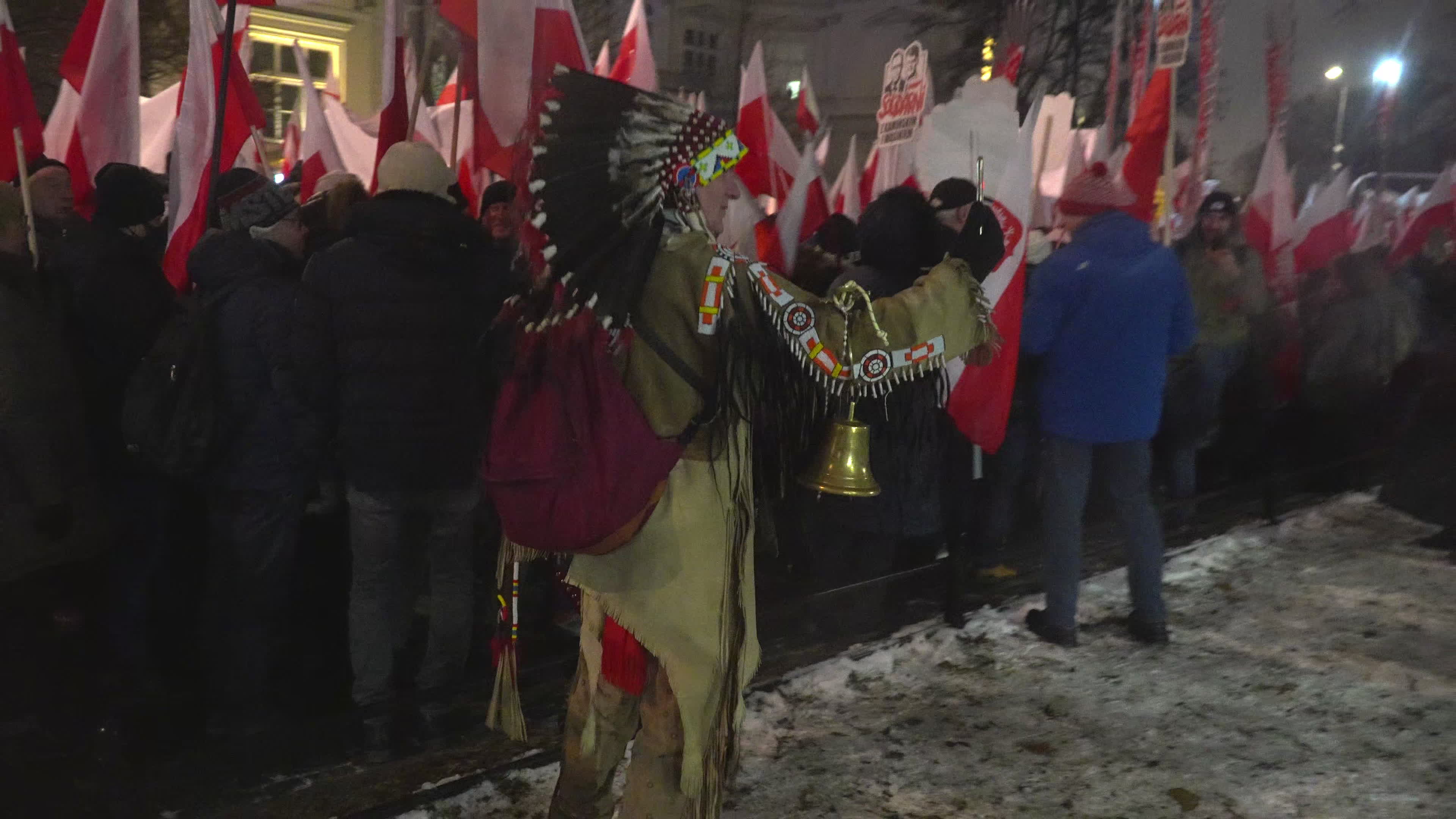 Tens of thousands march in protest of imprisoned politicians in Warsaw